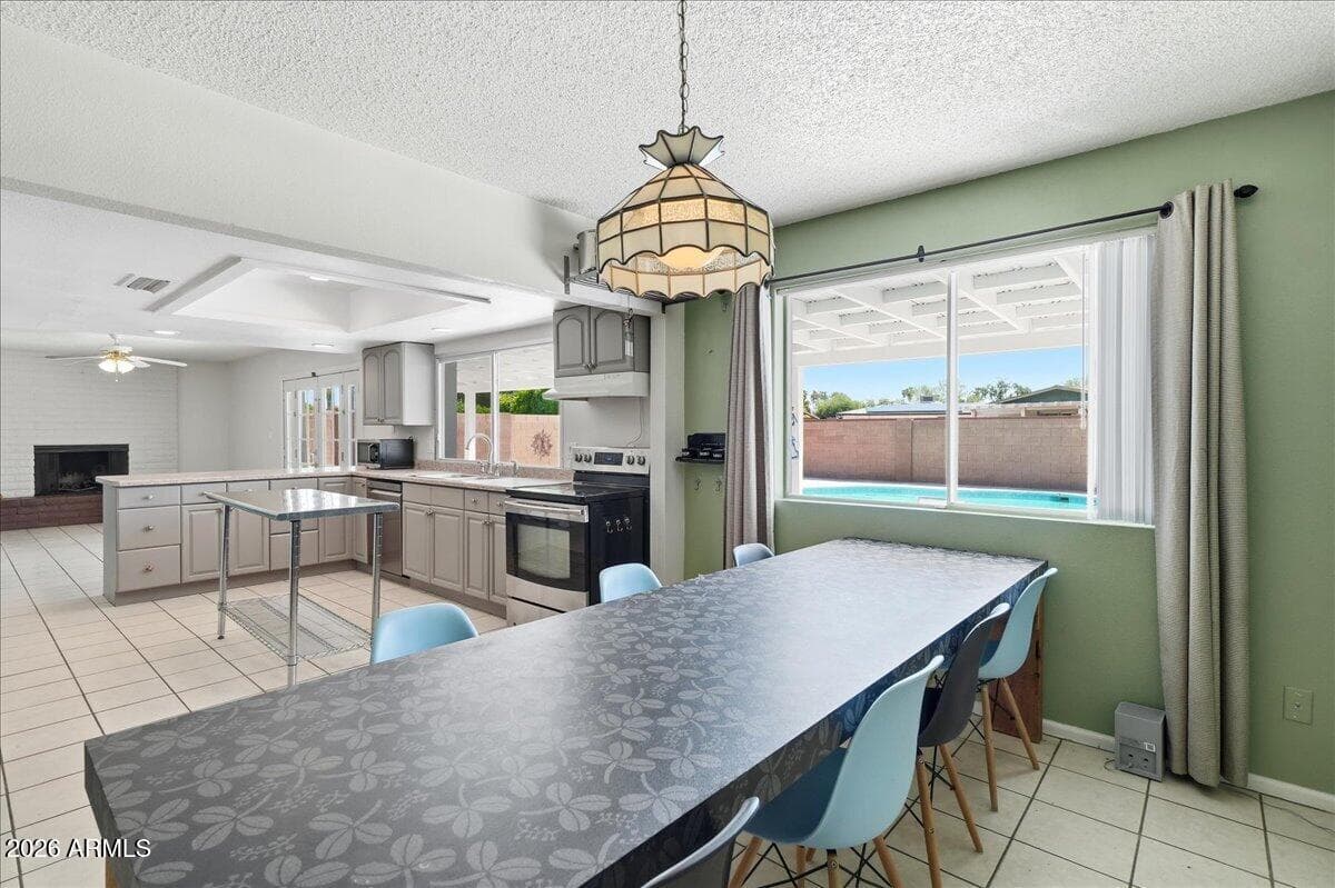 6217 S HAZELTON Lane, Tempe, AZ 85283 — photo 5 of 17