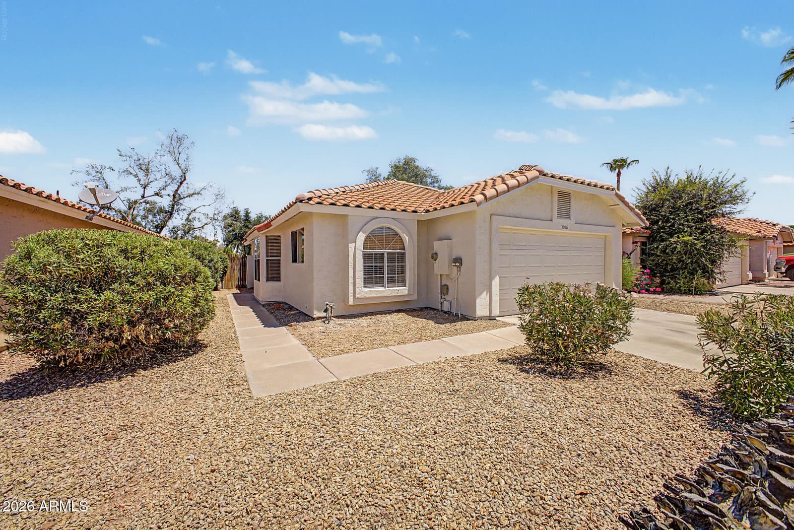 1006 W REDONDO Drive, Gilbert, AZ 85233 — photo 3 of 34