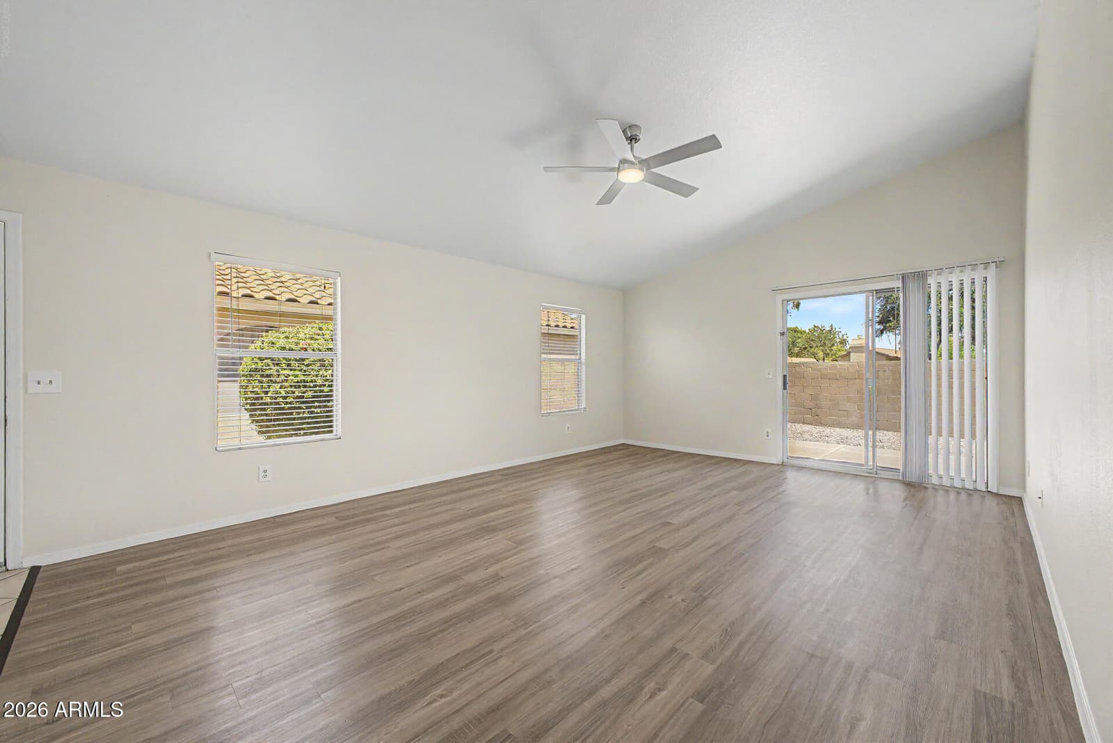 1006 W REDONDO Drive, Gilbert, AZ 85233 — photo 8 of 34