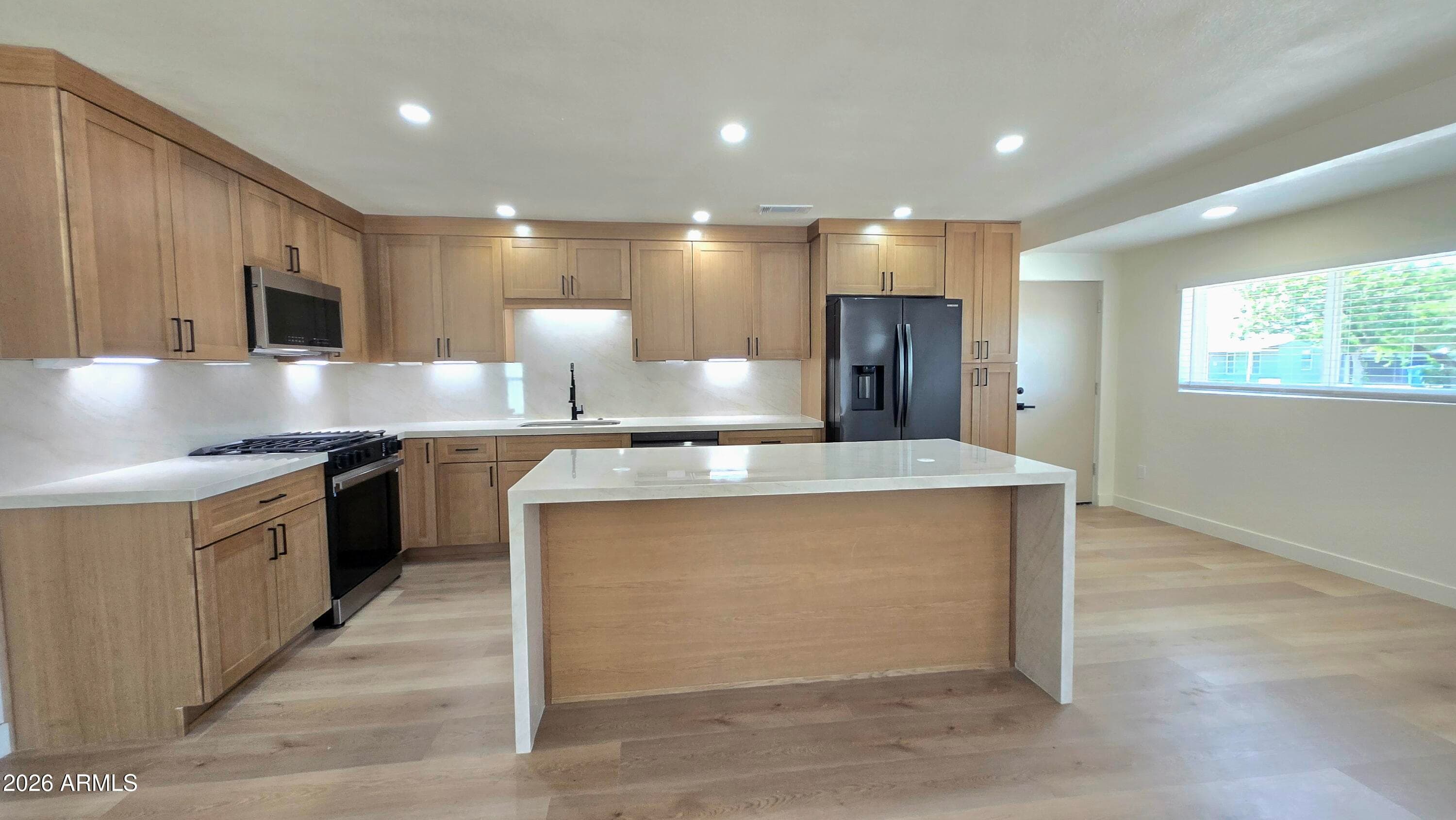 2232 E MITCHELL Drive, Phoenix, AZ 85016 — photo 10 of 35