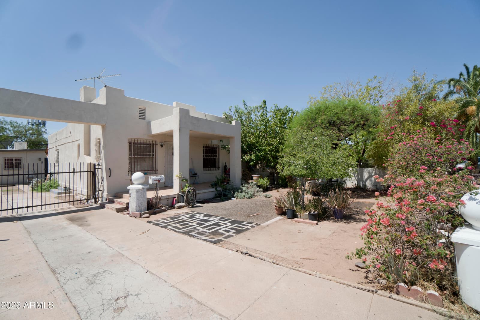 1433 E BRILL Street, Phoenix, AZ 85006 — photo 4 of 21