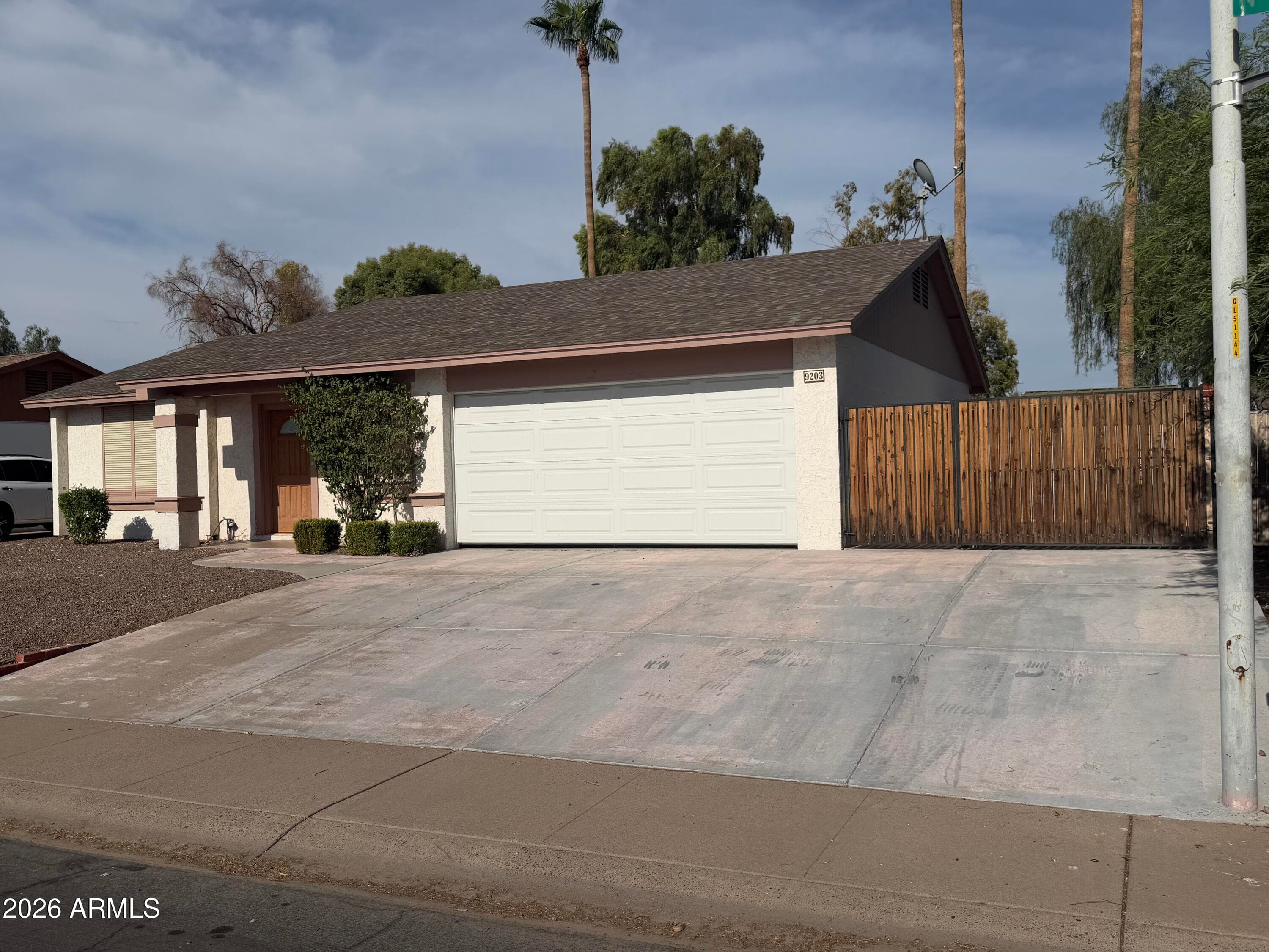 9203 N 63RD Drive, Glendale, AZ 85302 — photo 3 of 52