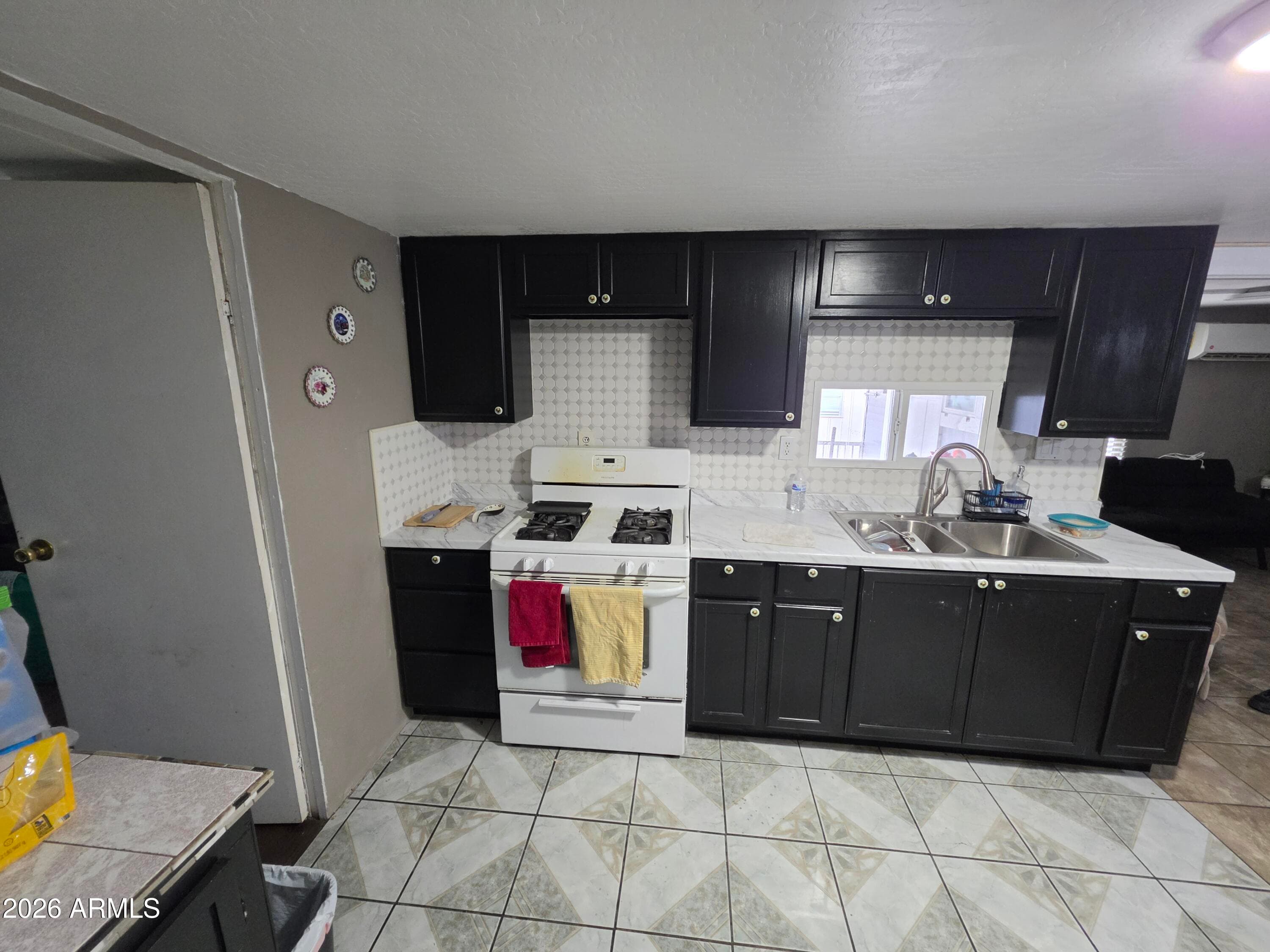 5207 N BLACK CANYON Highway 48, Phoenix, AZ 85015 — photo 10 of 23