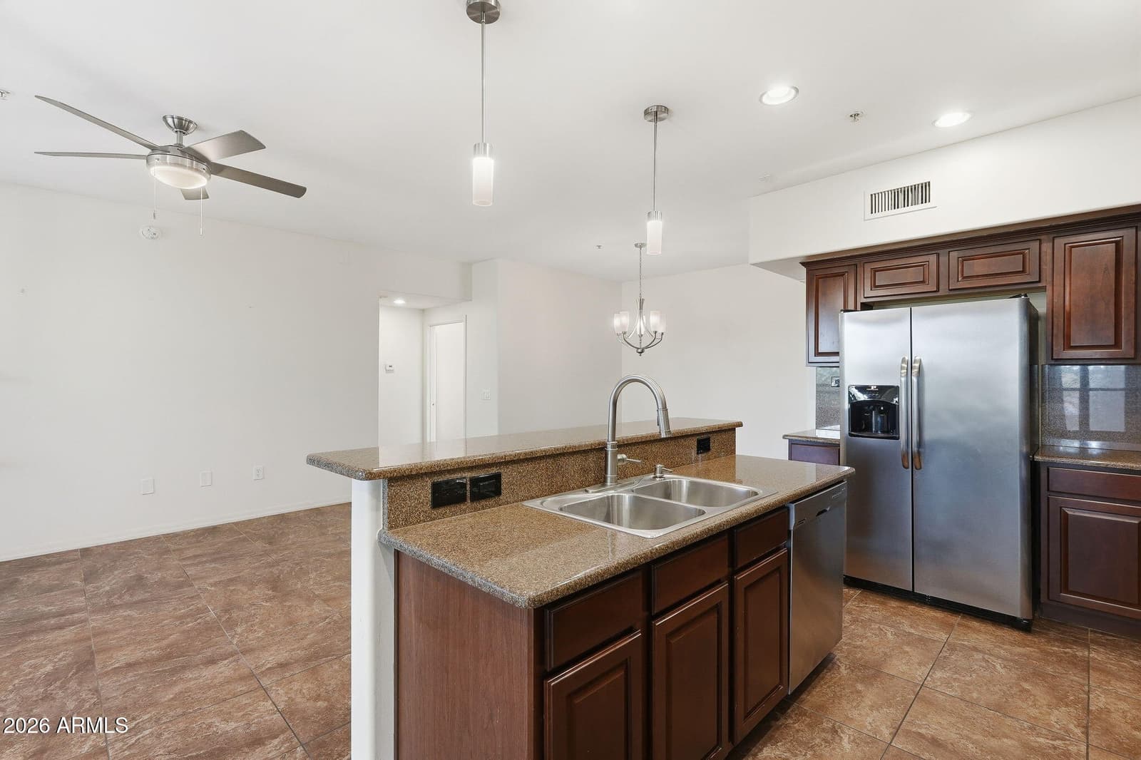 20660 N 40TH Street 2096, Phoenix, AZ 85050 — photo 5 of 24