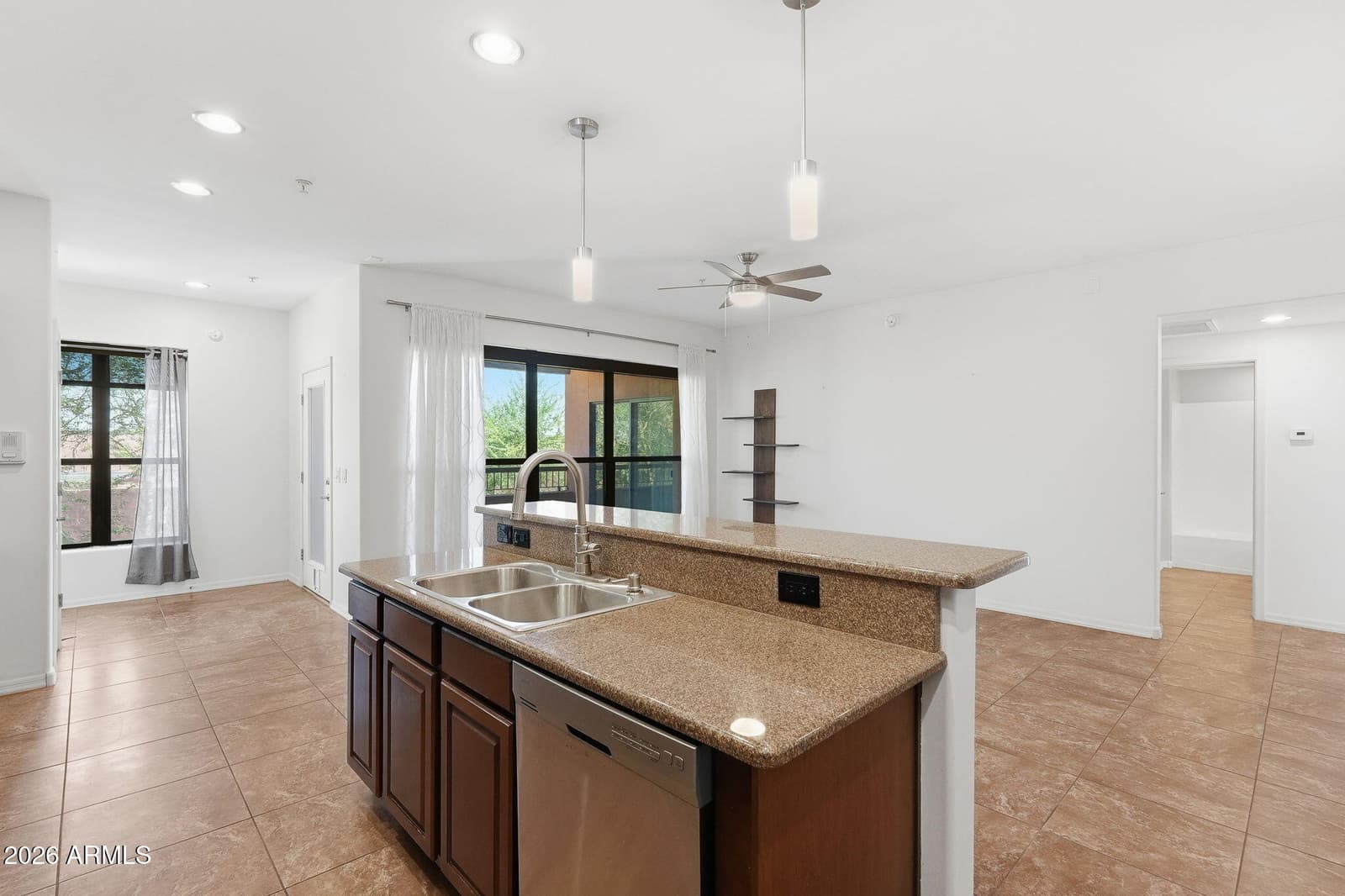 20660 N 40TH Street 2096, Phoenix, AZ 85050 — photo 6 of 24