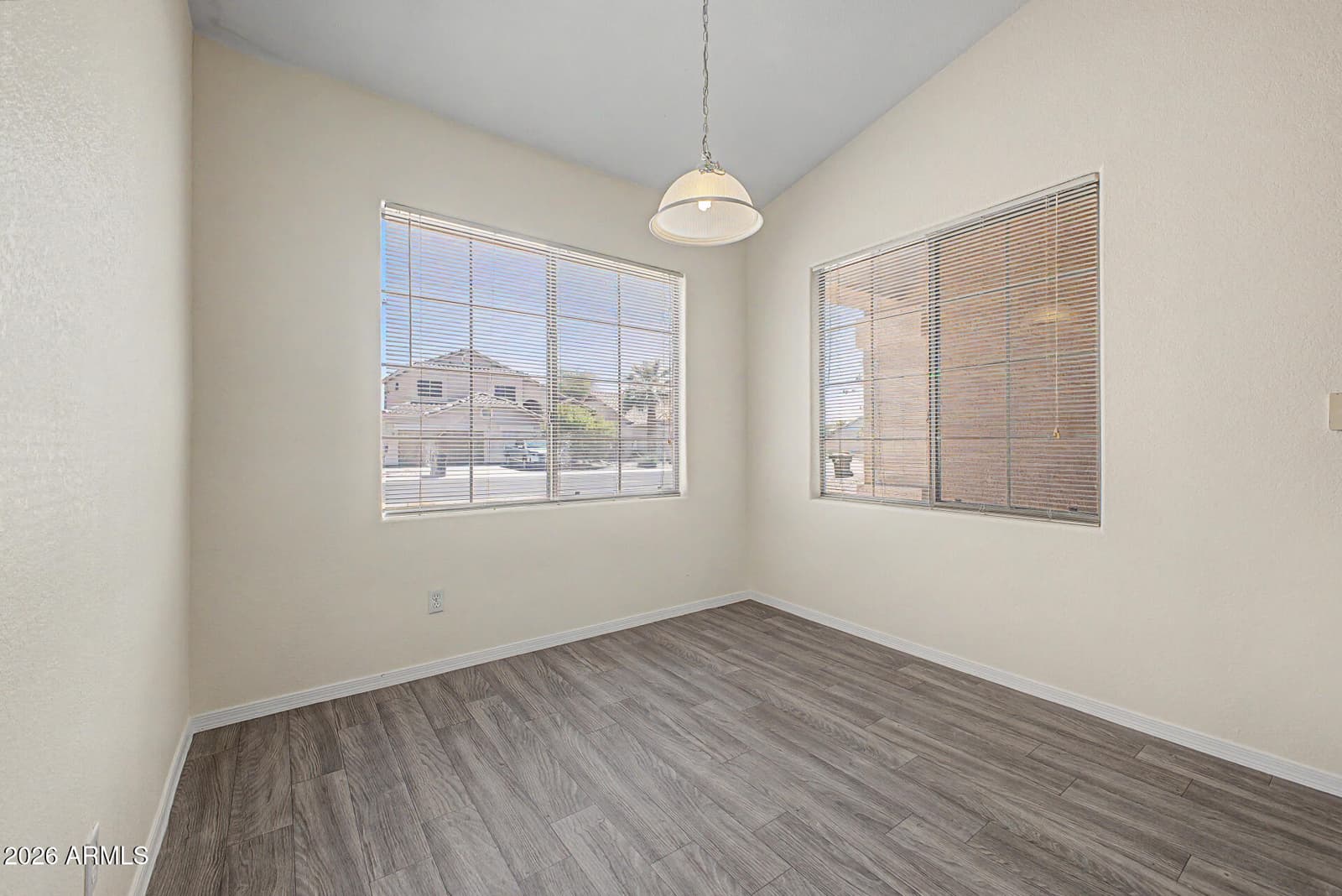 6546 W CORDES Road, Phoenix, AZ 85043 — photo 10 of 30