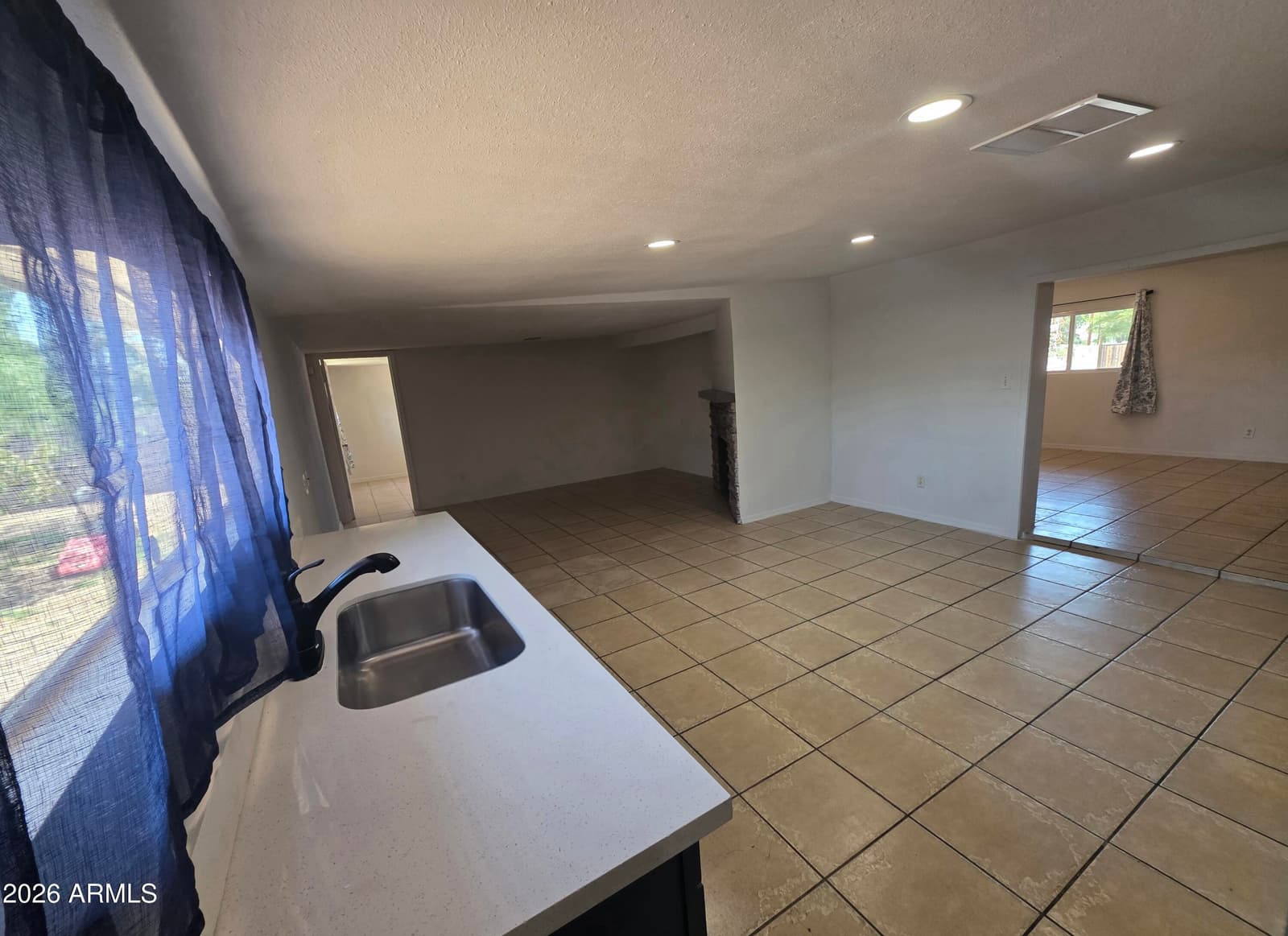 5841 W MACKENZIE Drive, Phoenix, AZ 85031 — photo 10 of 29