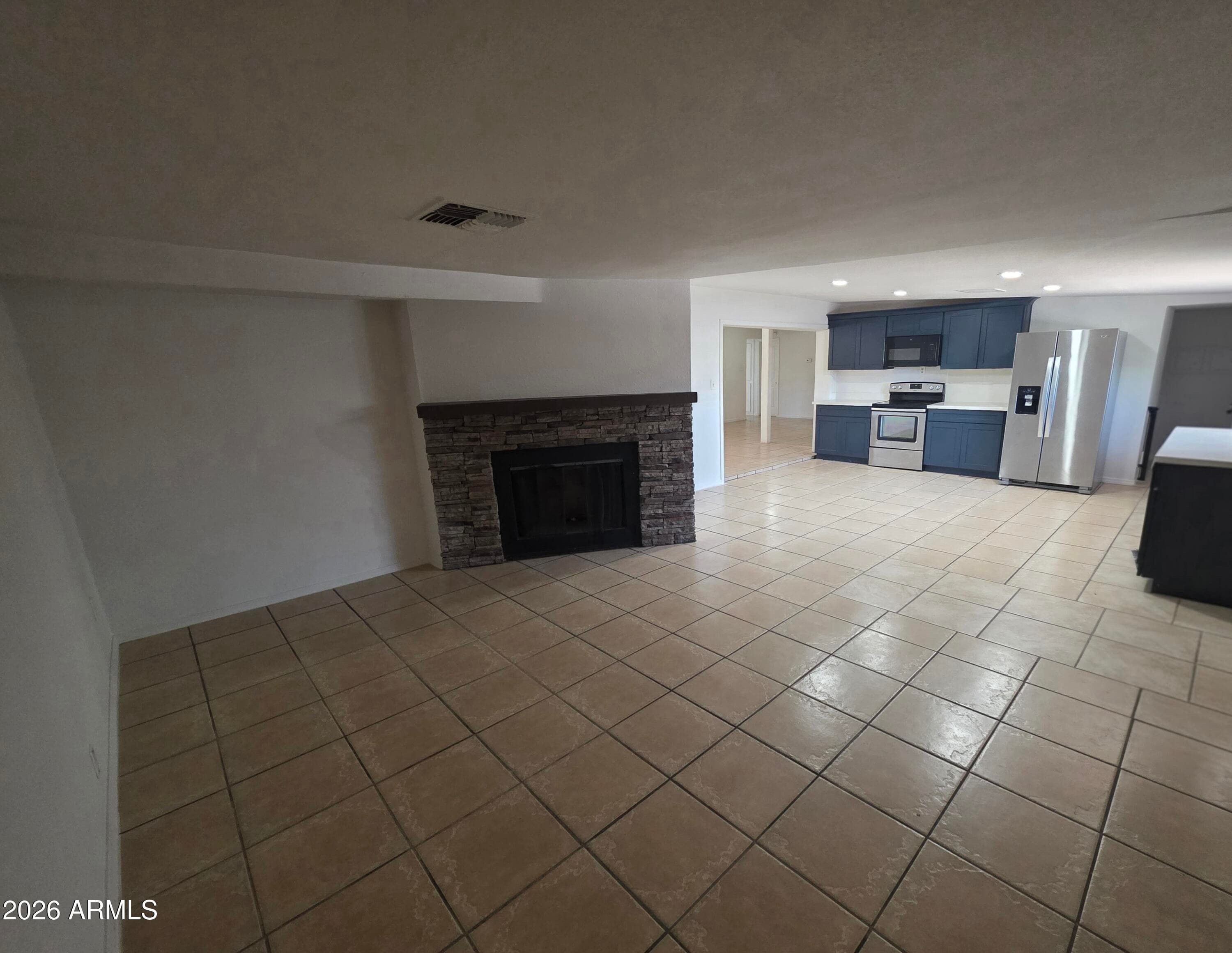 5841 W MACKENZIE Drive, Phoenix, AZ 85031 — photo 7 of 29