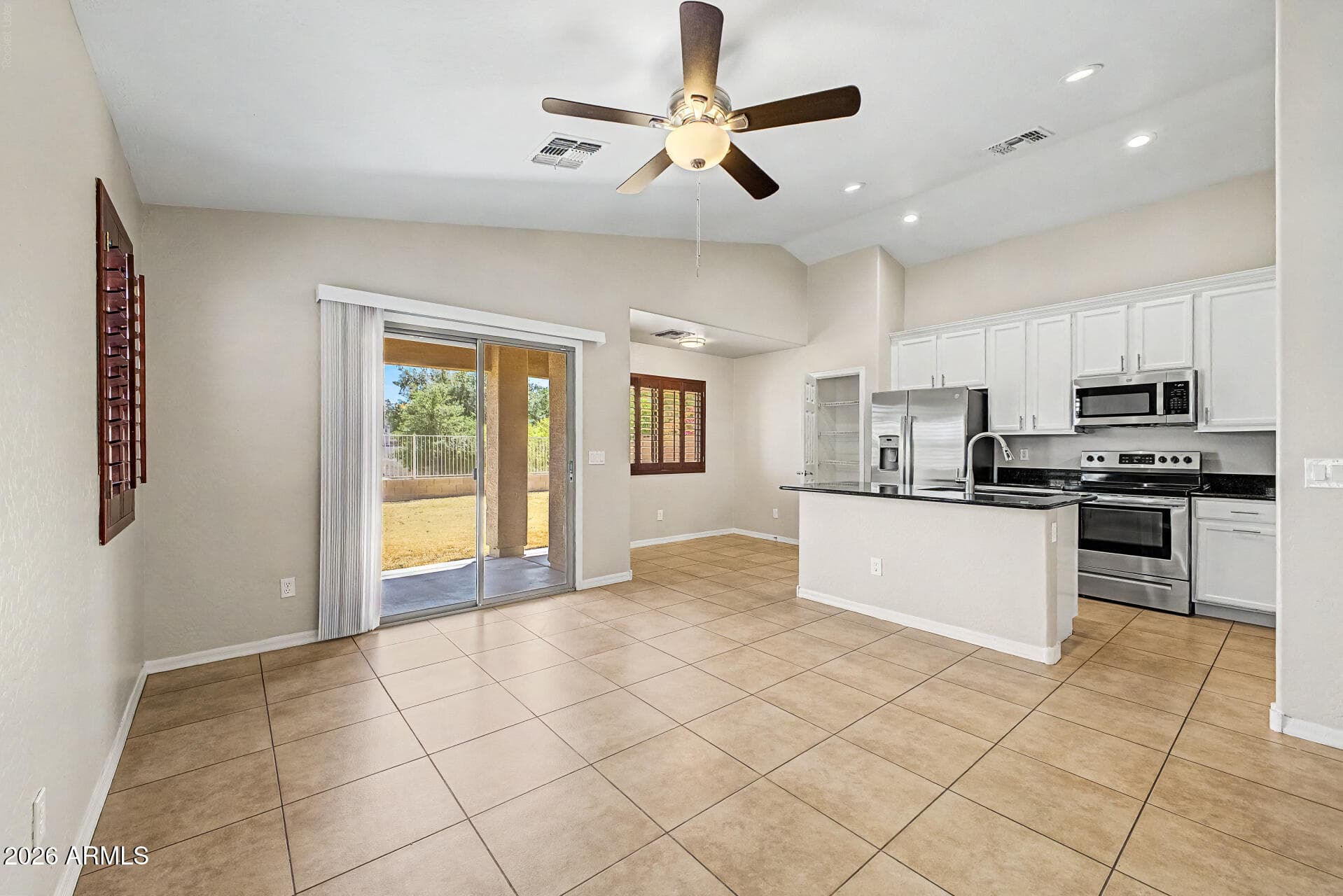 11143 W MARIPOSA Drive, Phoenix, AZ 85037 — photo 10 of 34