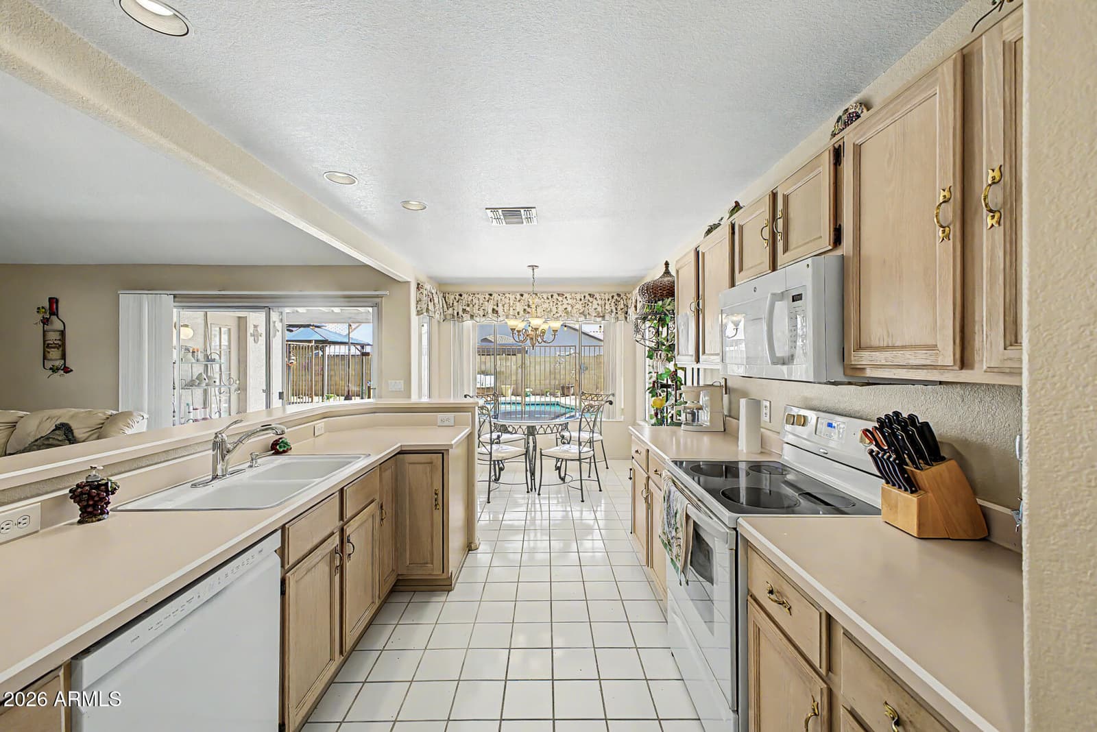 4327 W CHAMA Drive, Glendale, AZ 85310 — photo 15 of 32