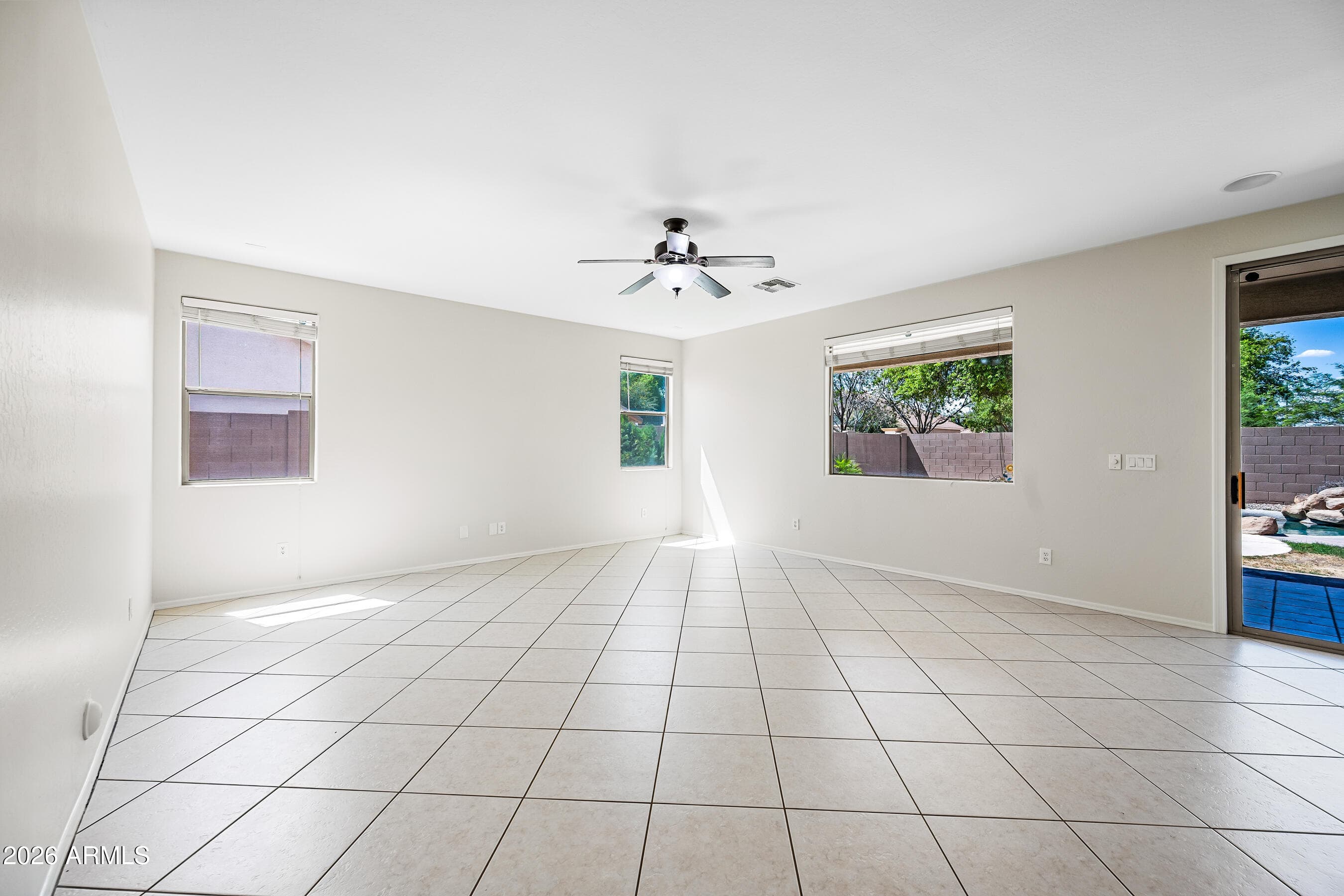 8698 W MORTEN Avenue, Glendale, AZ 85305 — photo 8 of 41