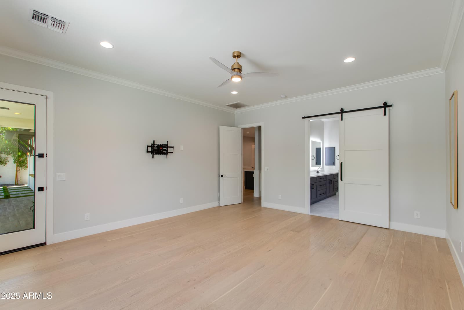 3802 E HIGHLAND Avenue, Phoenix, AZ 85018 — photo 13 of 34