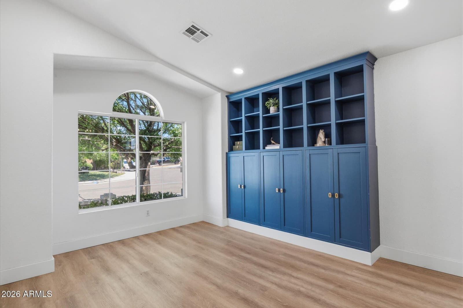 5055 E HILTON Avenue, Mesa, AZ 85206 — photo 4 of 32