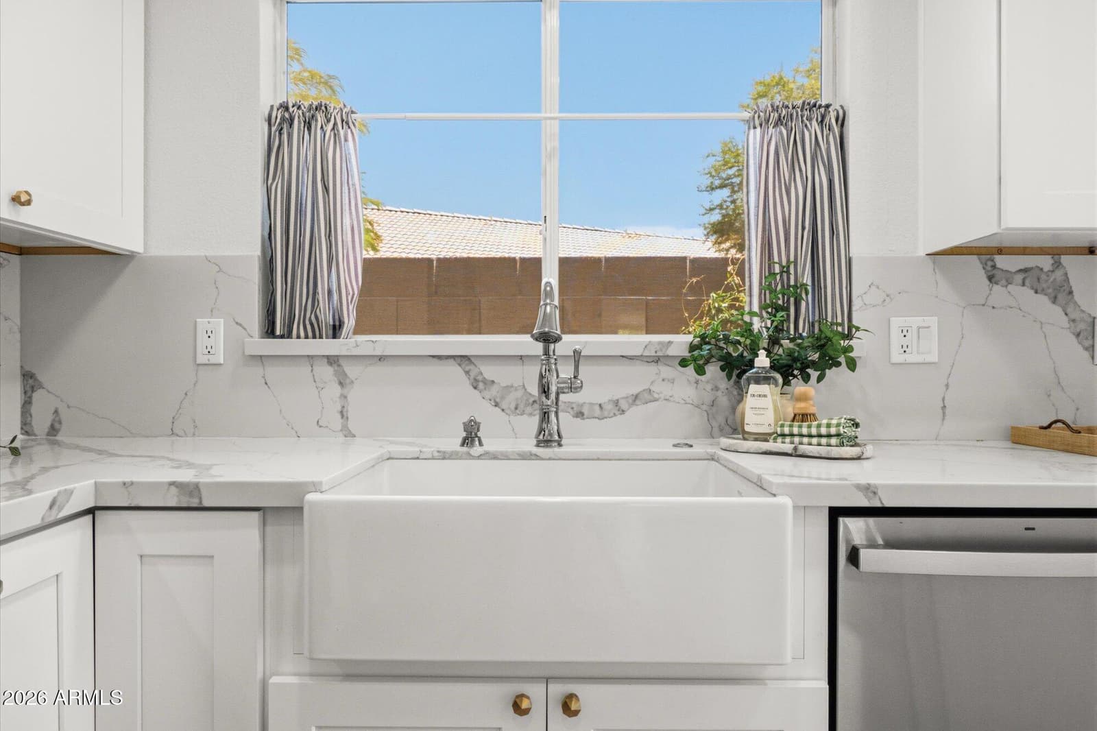 5055 E HILTON Avenue, Mesa, AZ 85206 — photo 10 of 32