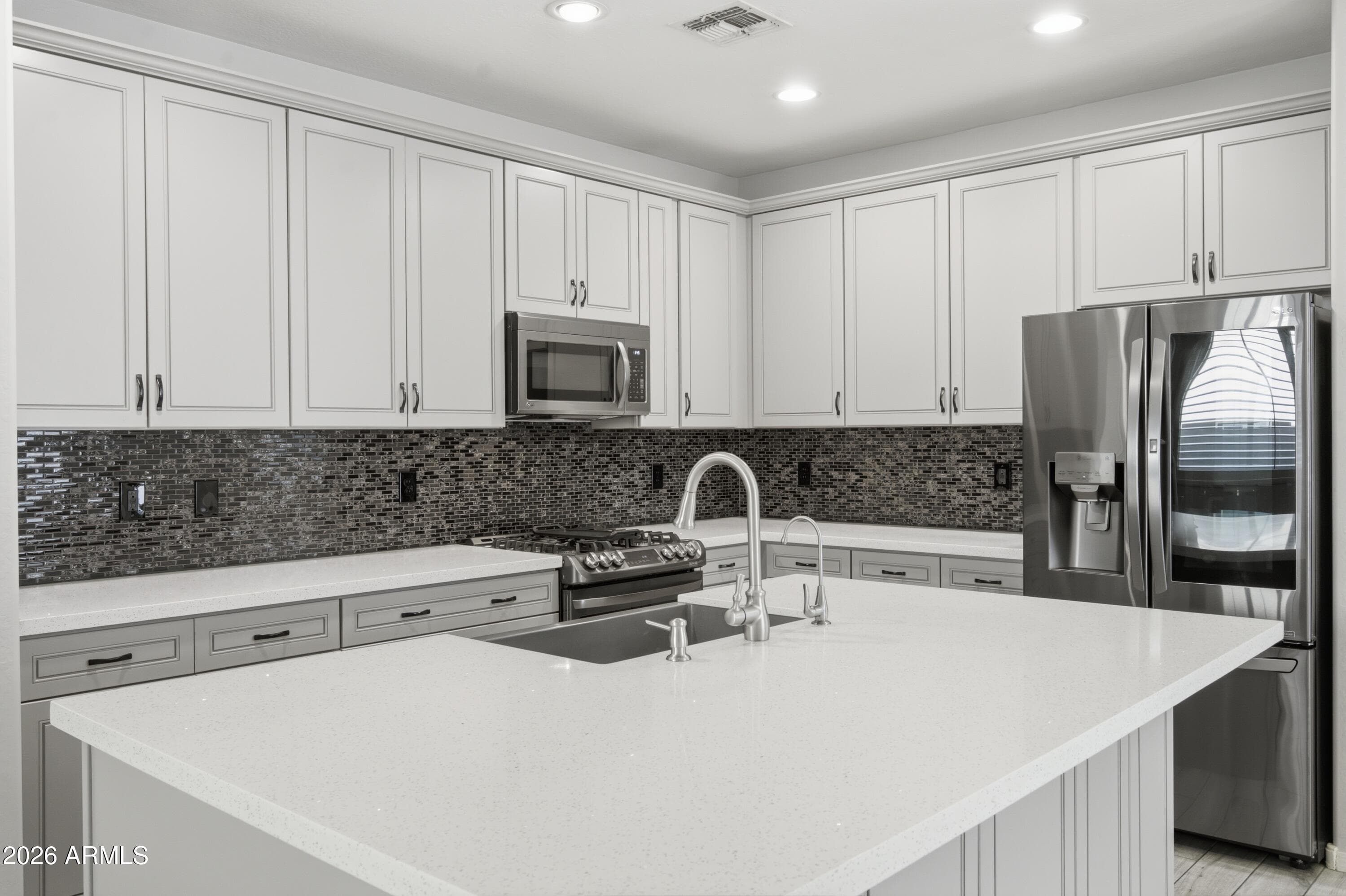 1692 W HOMESTEAD Drive, Chandler, AZ 85286 — photo 7 of 40