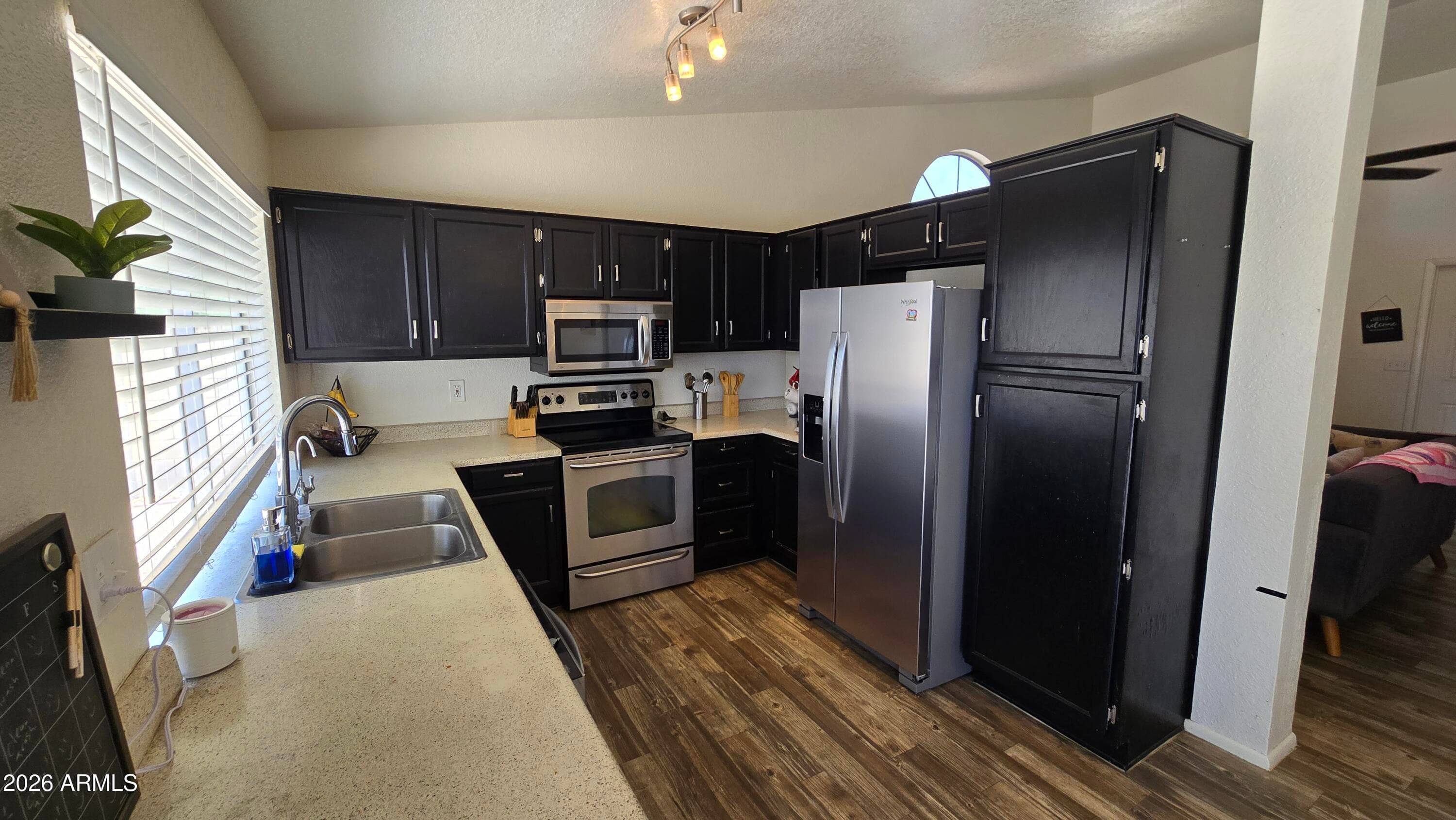 6826 S 17TH Way, Phoenix, AZ 85042 — photo 3 of 17