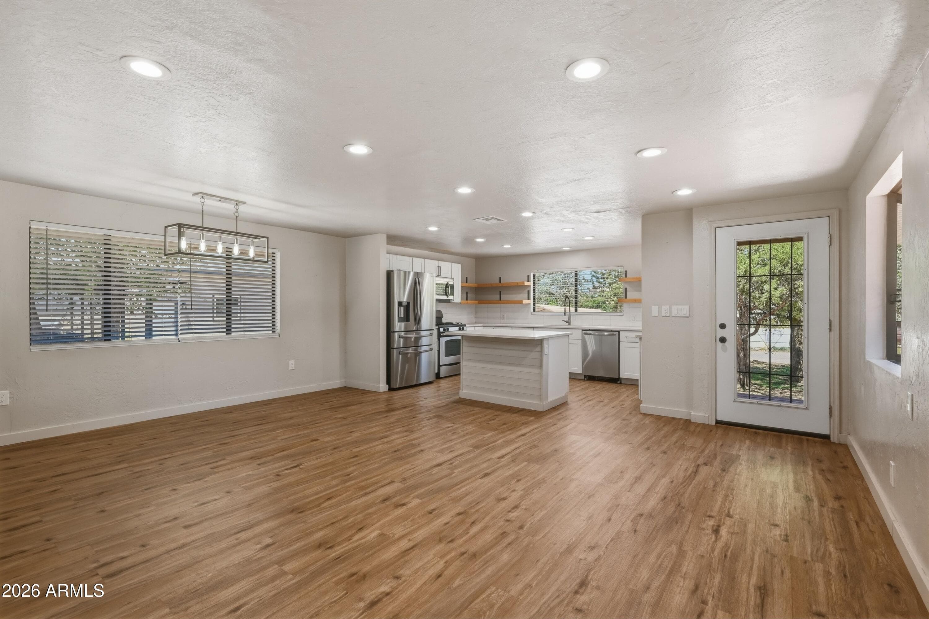 209 W ESTATE Lane, Payson, AZ 85541 — photo 3 of 33