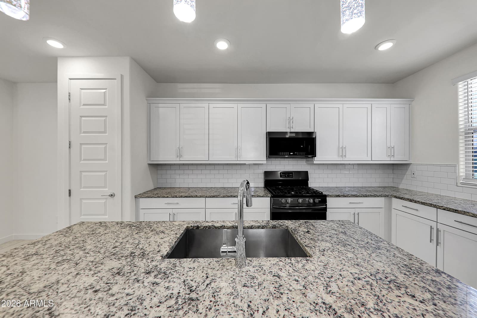 683 N ABALONE Drive, Gilbert, AZ 85233 — photo 6 of 39