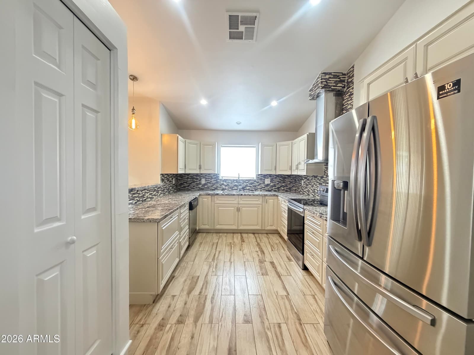 8926 W VALE Drive, Phoenix, AZ 85037 — photo 6 of 15