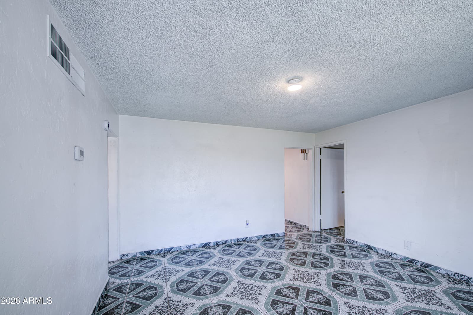 3204 W MONTE VISTA Road, Phoenix, AZ 85009 — photo 7 of 42
