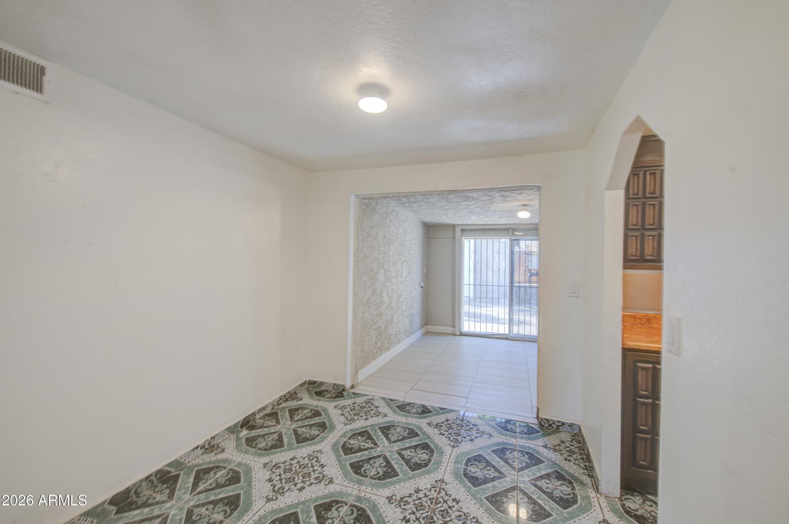 3204 W MONTE VISTA Road, Phoenix, AZ 85009 — photo 10 of 42