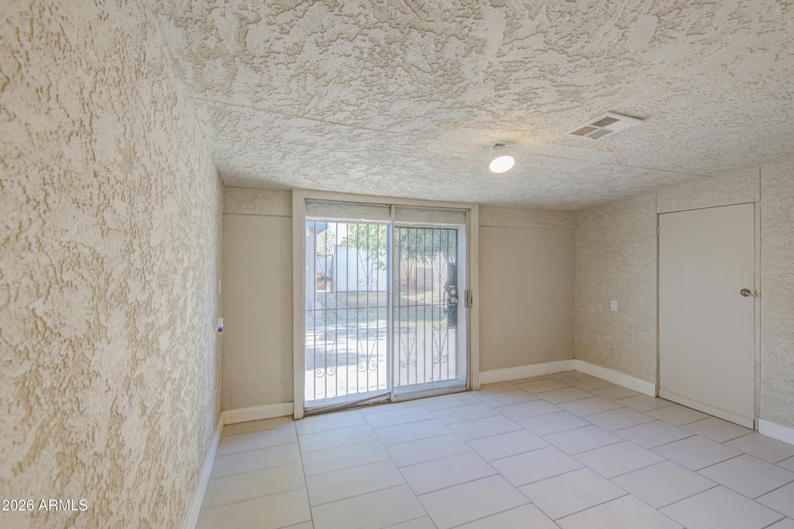 3204 W MONTE VISTA Road, Phoenix, AZ 85009 — photo 14 of 42