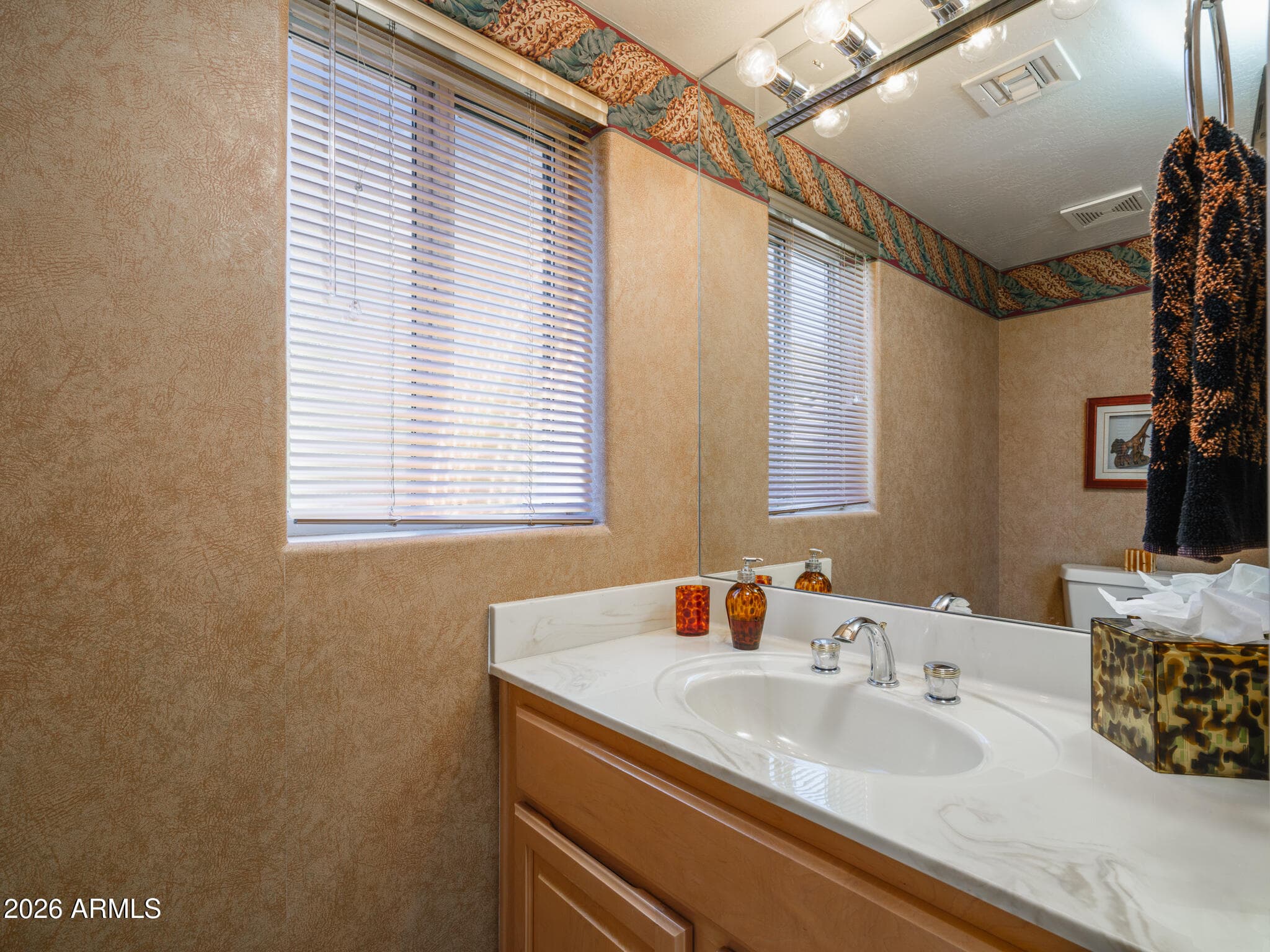 2329 E HATCHER Road, Phoenix, AZ 85028 — photo 38 of 40