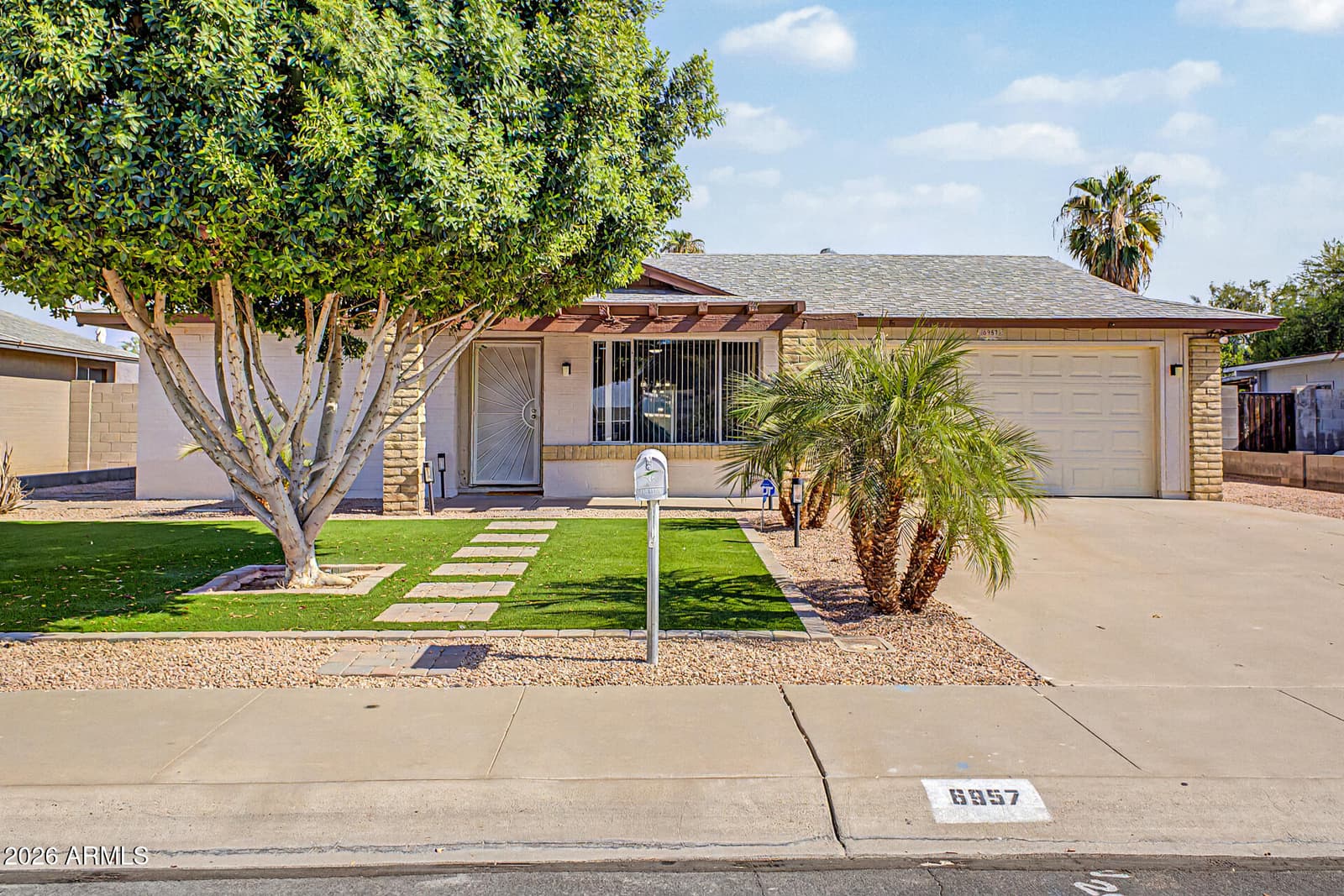 6957 W SAN JUAN Avenue, Glendale, AZ 85303 — photo 3 of 35