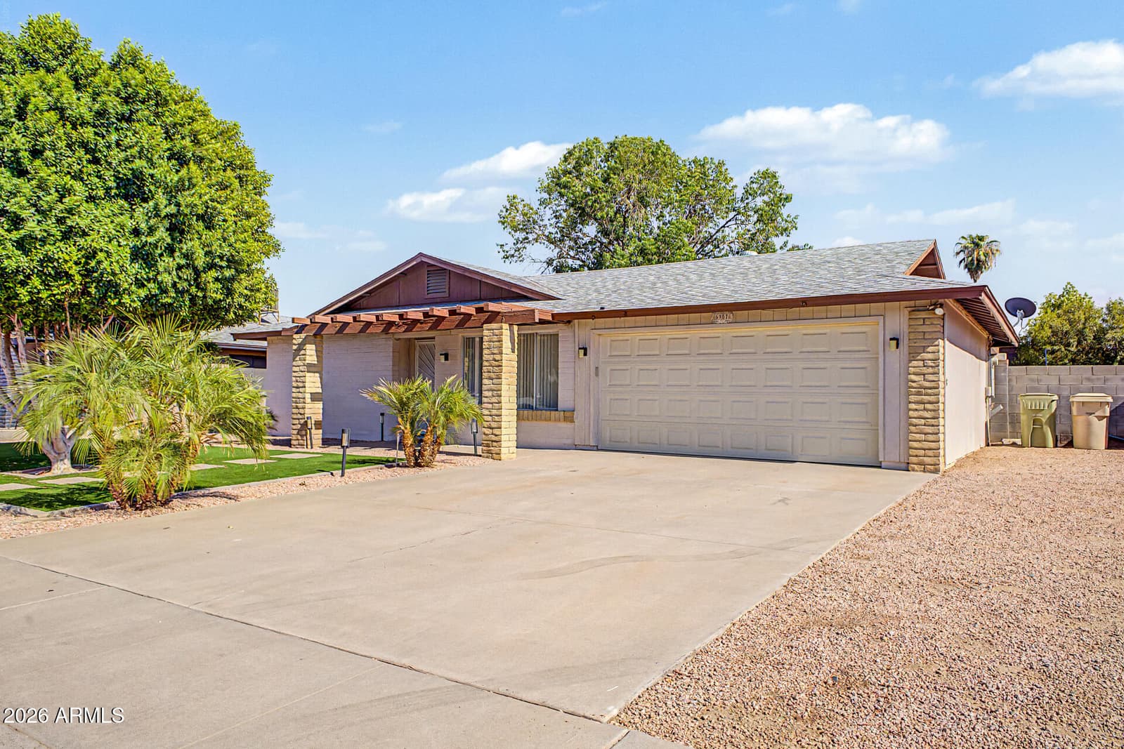 6957 W SAN JUAN Avenue, Glendale, AZ 85303 — photo 4 of 35
