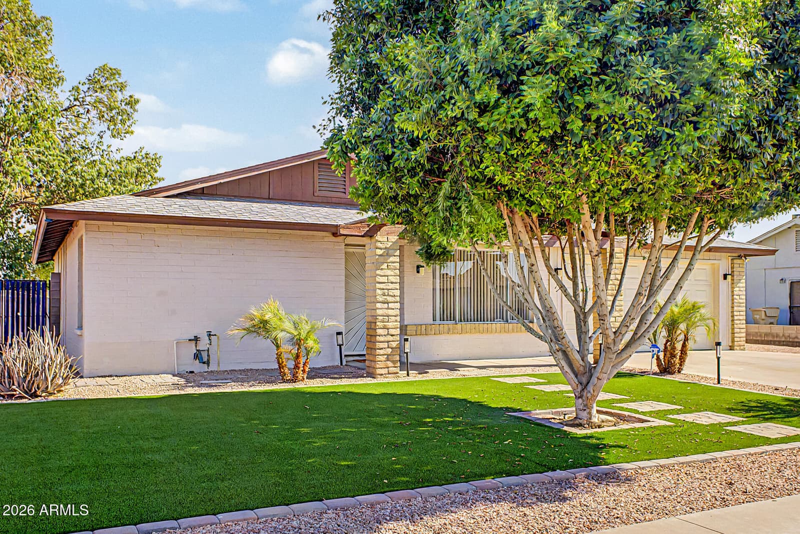 6957 W SAN JUAN Avenue, Glendale, AZ 85303 — photo 5 of 35