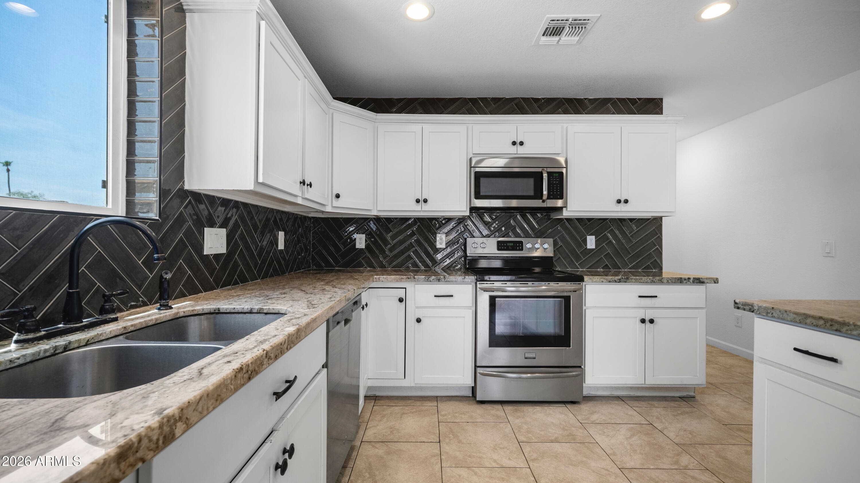 8807 W CATALINA Drive, Phoenix, AZ 85037 — photo 10 of 30