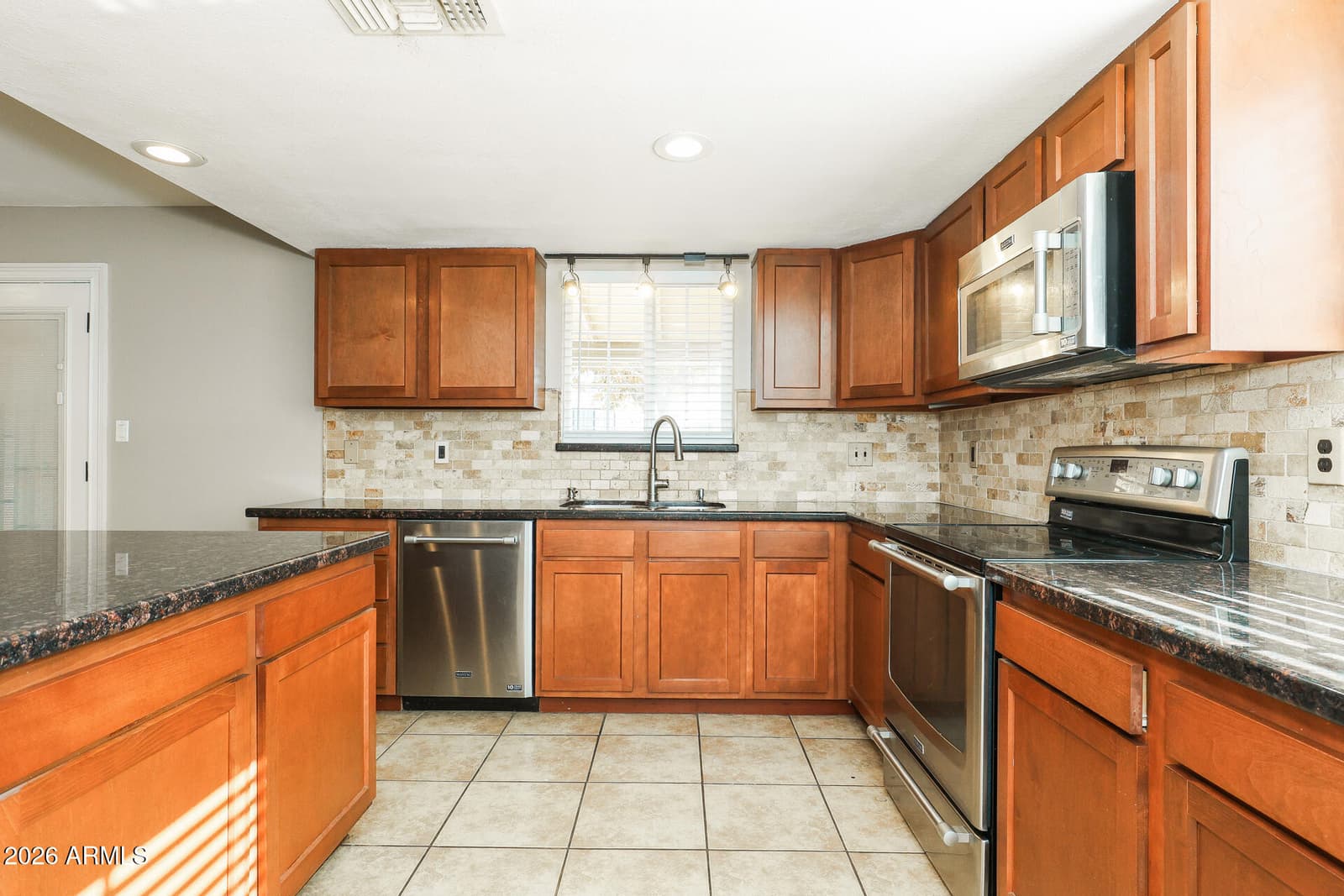 9025 W MACKENZIE Drive, Phoenix, AZ 85037 — photo 9 of 21
