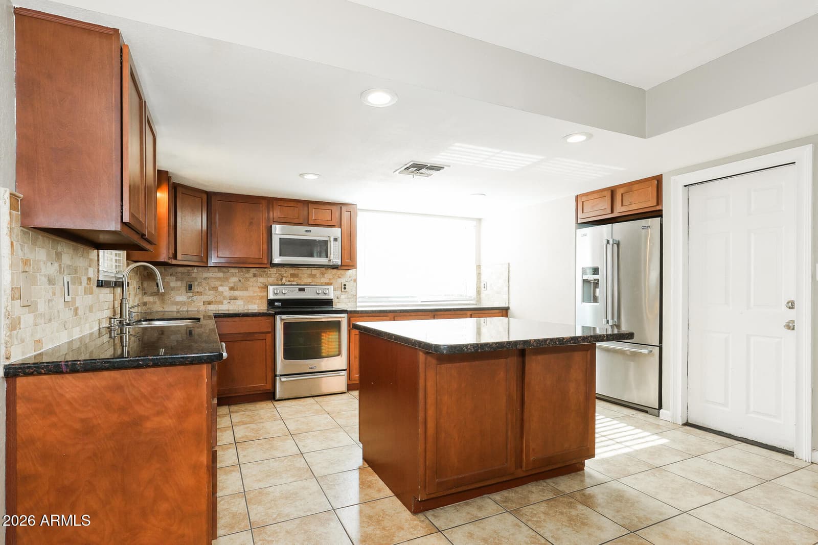 9025 W MACKENZIE Drive, Phoenix, AZ 85037 — photo 8 of 21