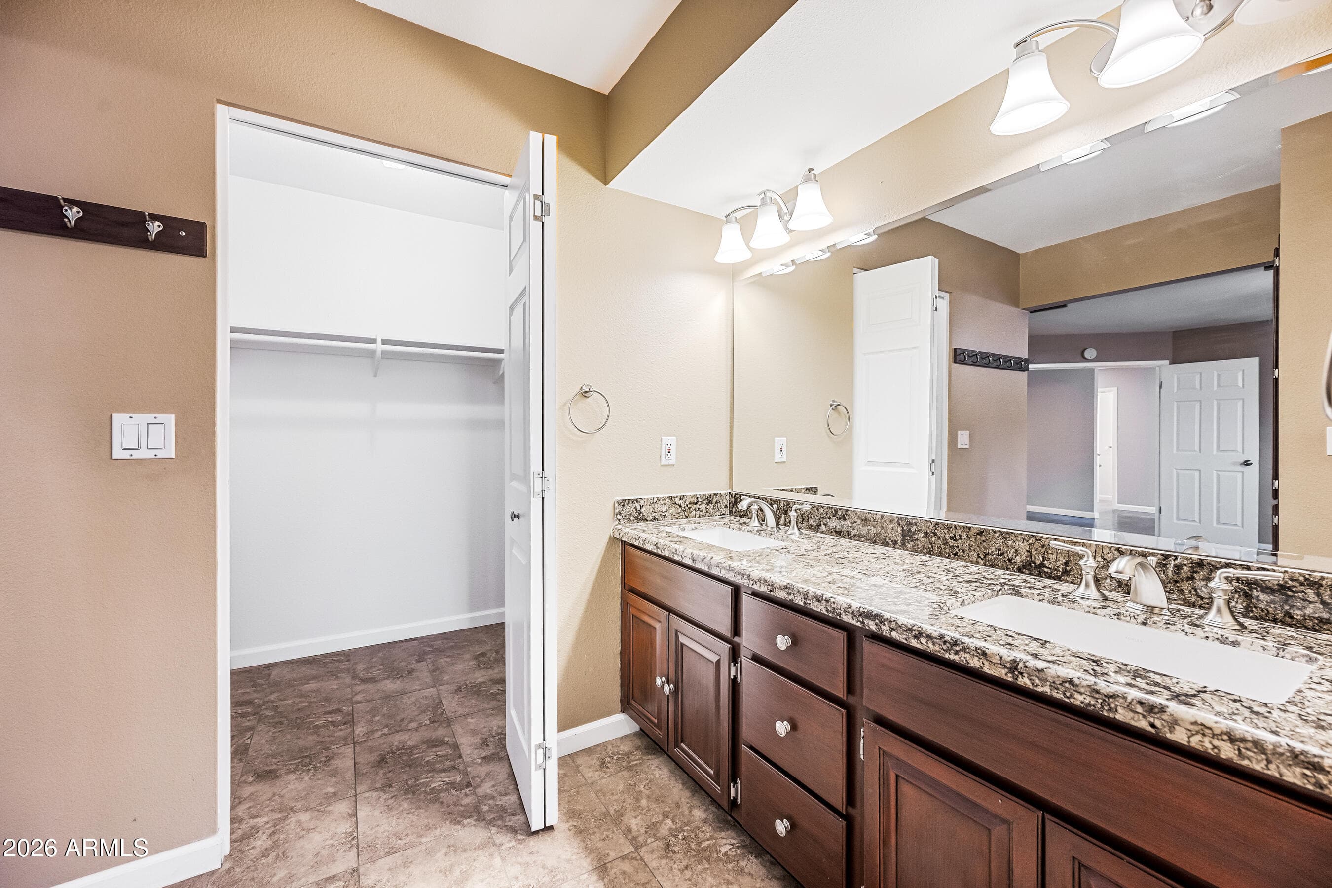 324 W WILLOW Avenue, Phoenix, AZ 85029 — photo 32 of 42