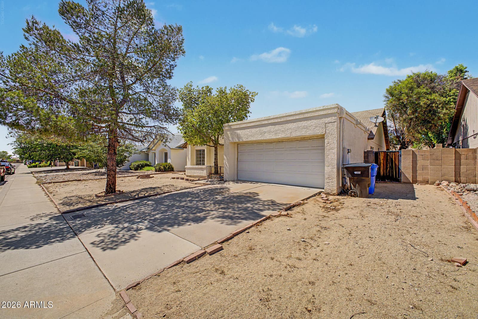 818 W ORAIBI Drive, Phoenix, AZ 85027 — photo 3 of 24