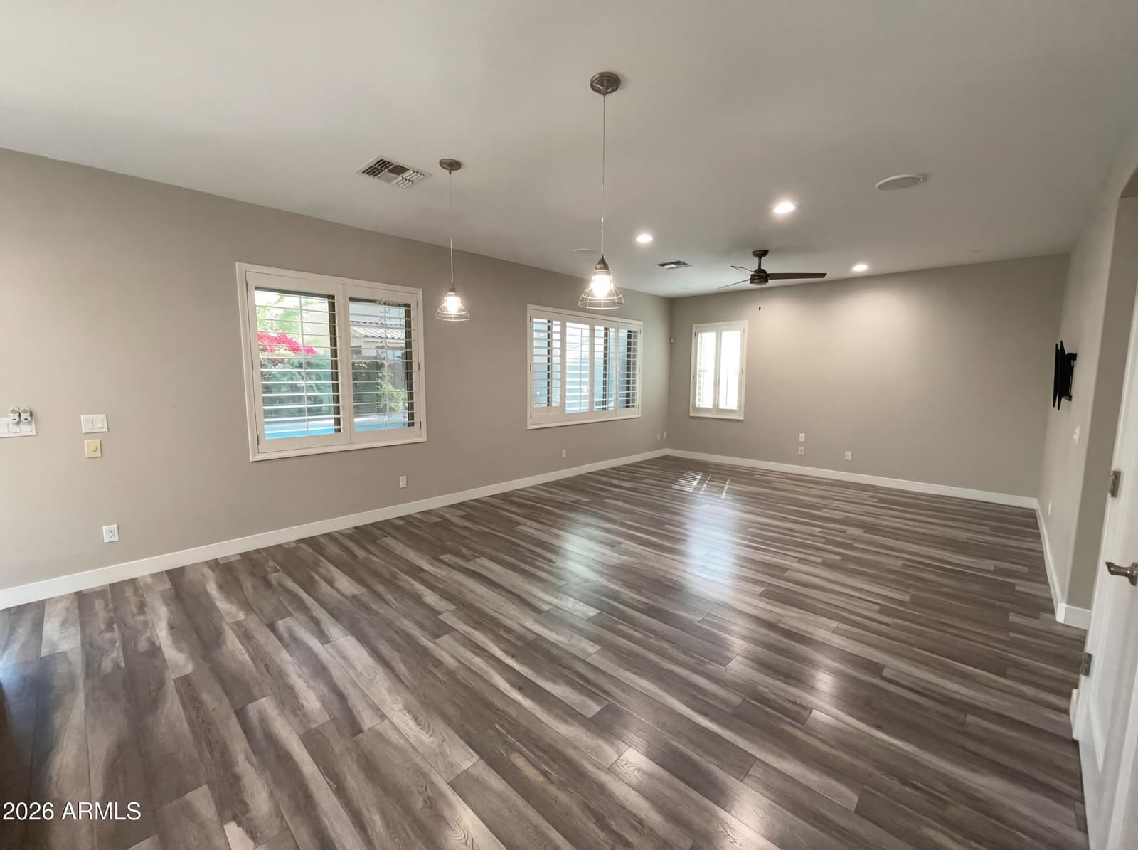 1099 E SOURWOOD Drive, Gilbert, AZ 85298 — photo 3 of 29
