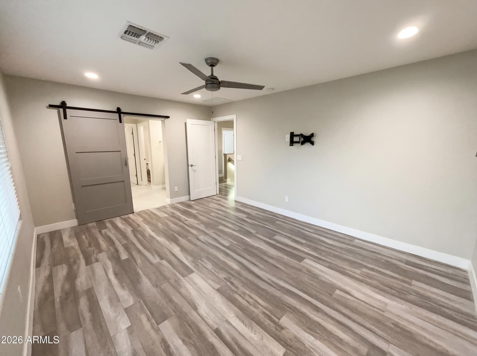 1099 E SOURWOOD Drive, Gilbert, AZ 85298 — photo 4 of 29