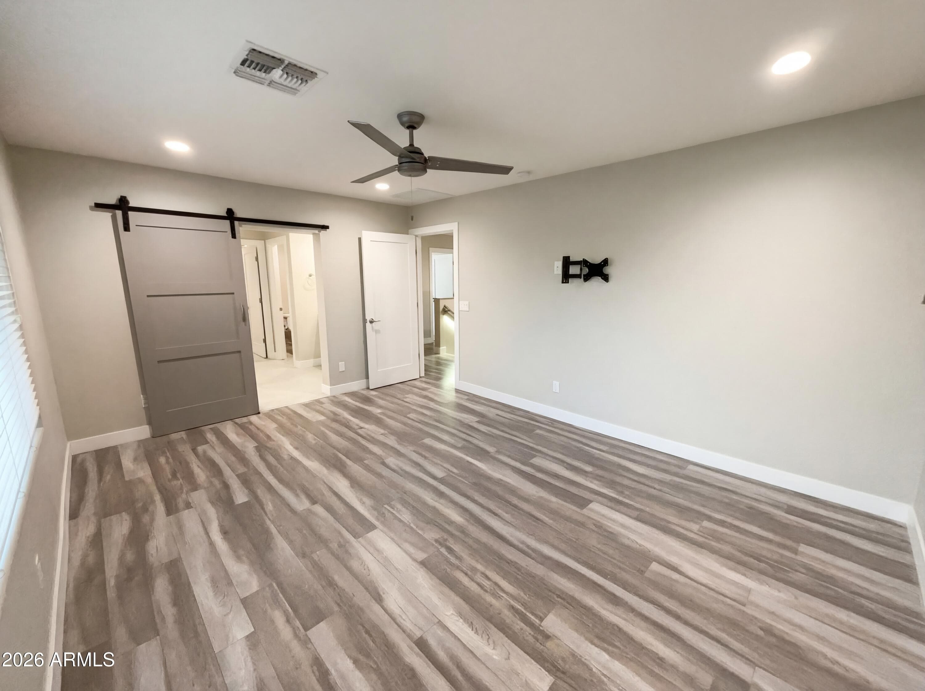 1099 E SOURWOOD Drive, Gilbert, AZ 85298 — photo 4 of 29