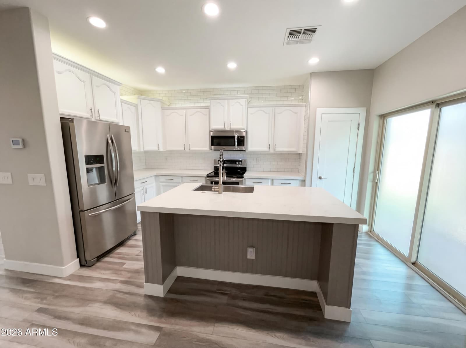 1099 E SOURWOOD Drive, Gilbert, AZ 85298 — photo 11 of 29