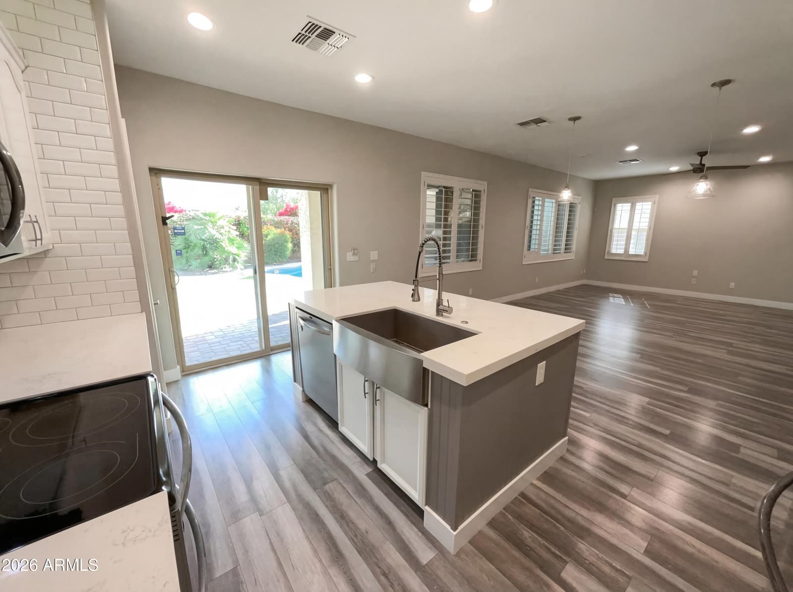 1099 E SOURWOOD Drive, Gilbert, AZ 85298 — photo 13 of 29