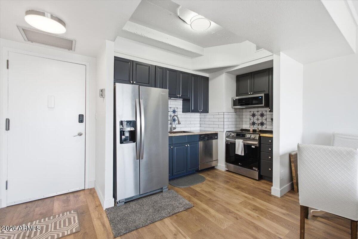 4750 N CENTRAL Avenue F14, Phoenix, AZ 85012 — photo 8 of 44