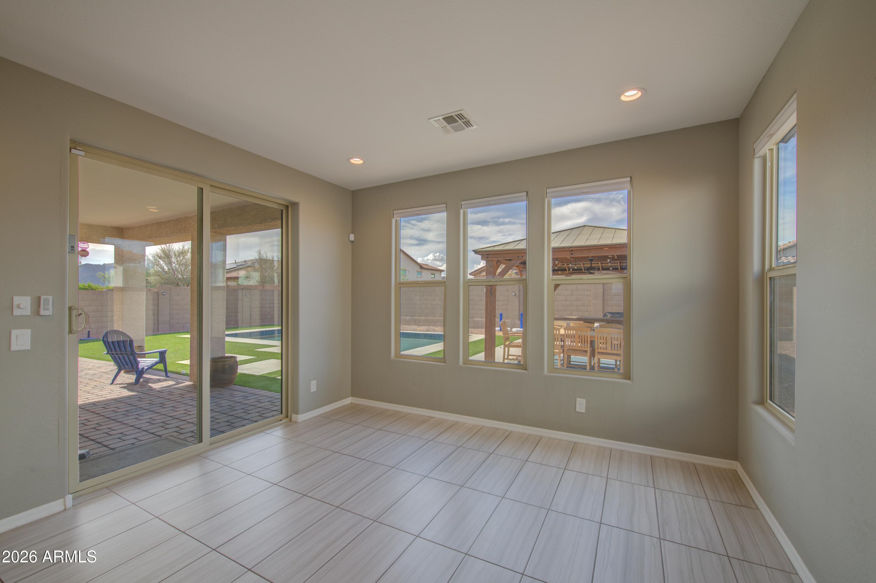 19040 W BECKER Lane, Surprise, AZ 85388 — photo 5 of 34