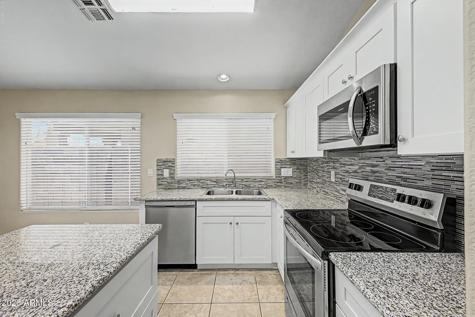 3900 E TREMAINE Avenue, Gilbert, AZ 85234 — photo 10 of 27