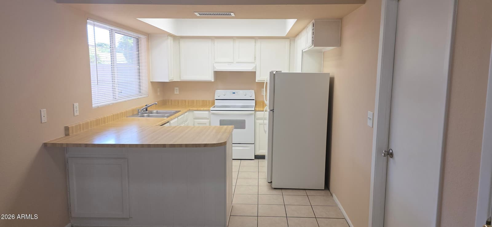 7540 W TURNEY Avenue, Phoenix, AZ 85033 — photo 8 of 47