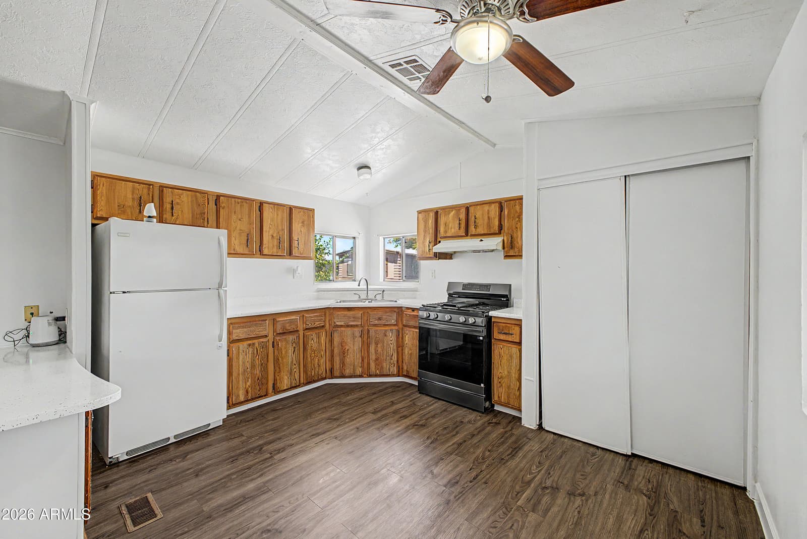 8595 N 71ST Avenue 94, Glendale, AZ 85301 — photo 10 of 27