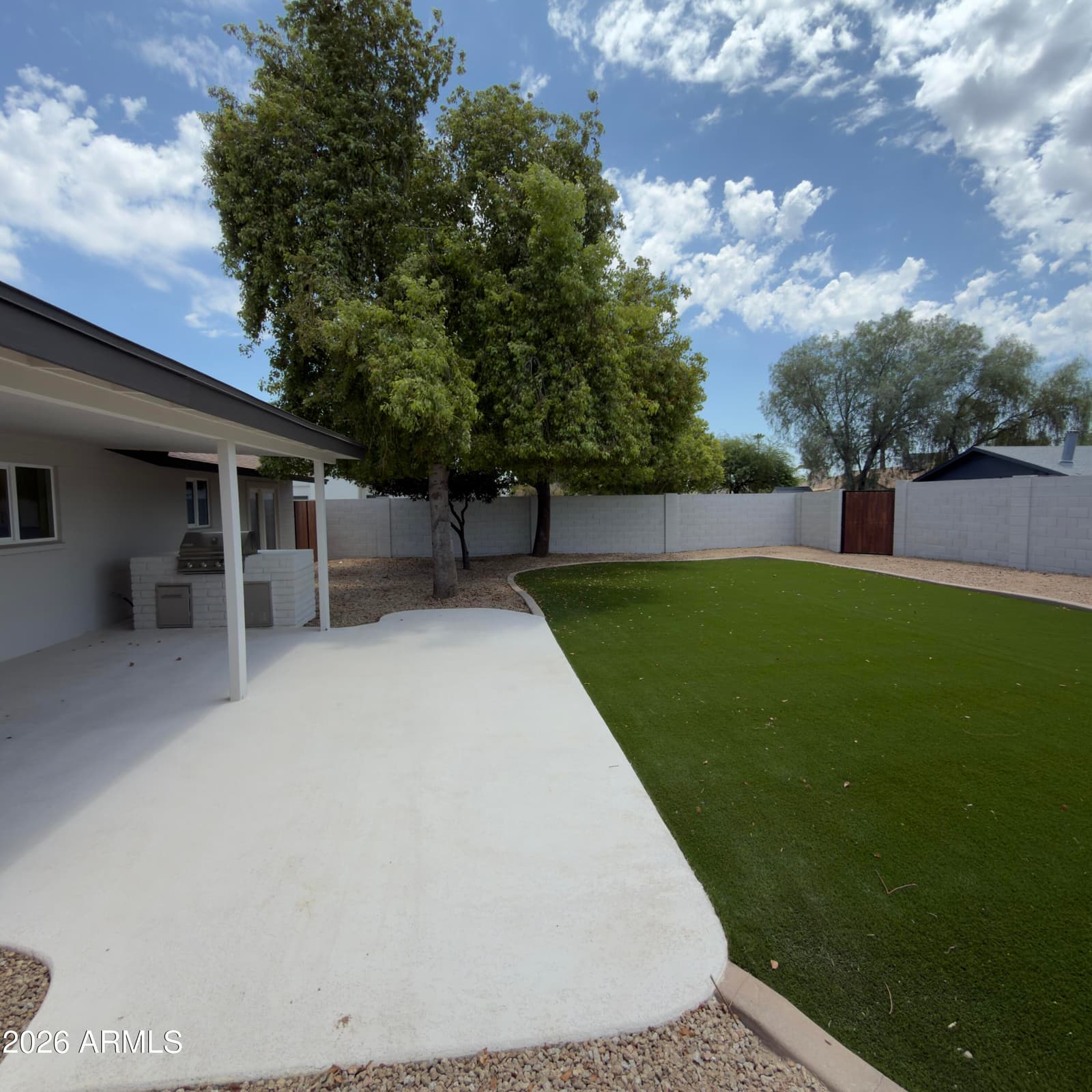 2833 E SIERRA Street, Phoenix, AZ 85028 — photo 12 of 16