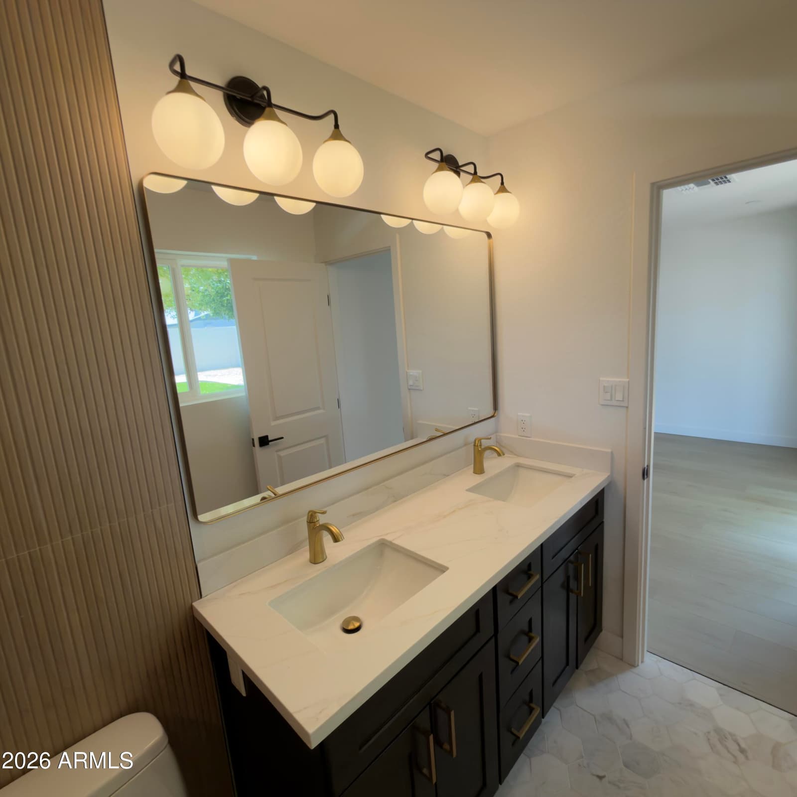 2833 E SIERRA Street, Phoenix, AZ 85028 — photo 8 of 16