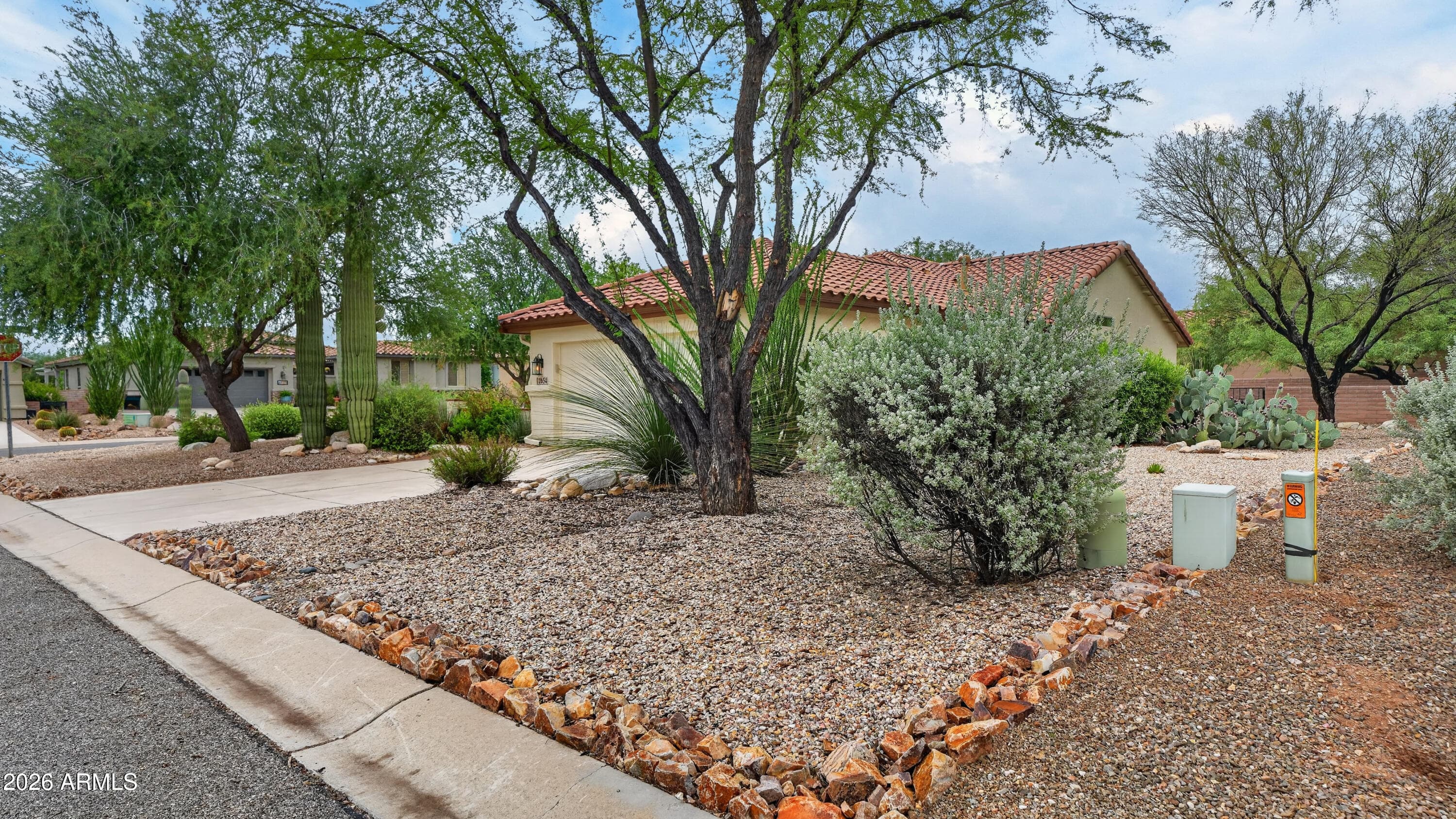 2654 E NATHAN Way, Green Valley, AZ 85614 — photo 4 of 50