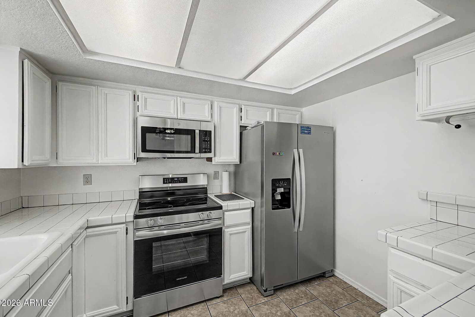 405 W SANDRA Terrace, Phoenix, AZ 85023 — photo 10 of 36