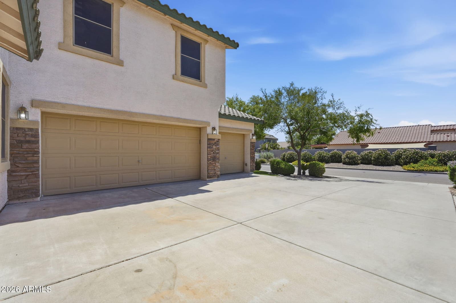 38301 N CAROLINA Avenue, San Tan Valley, AZ 85140 — photo 2 of 36